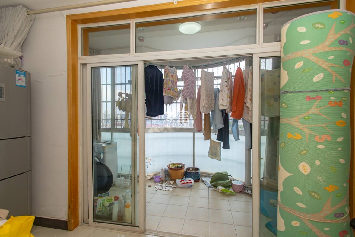 广场之星  4室2厅2卫    71.0万 广场之星  4室2厅2卫    71.0万阳台