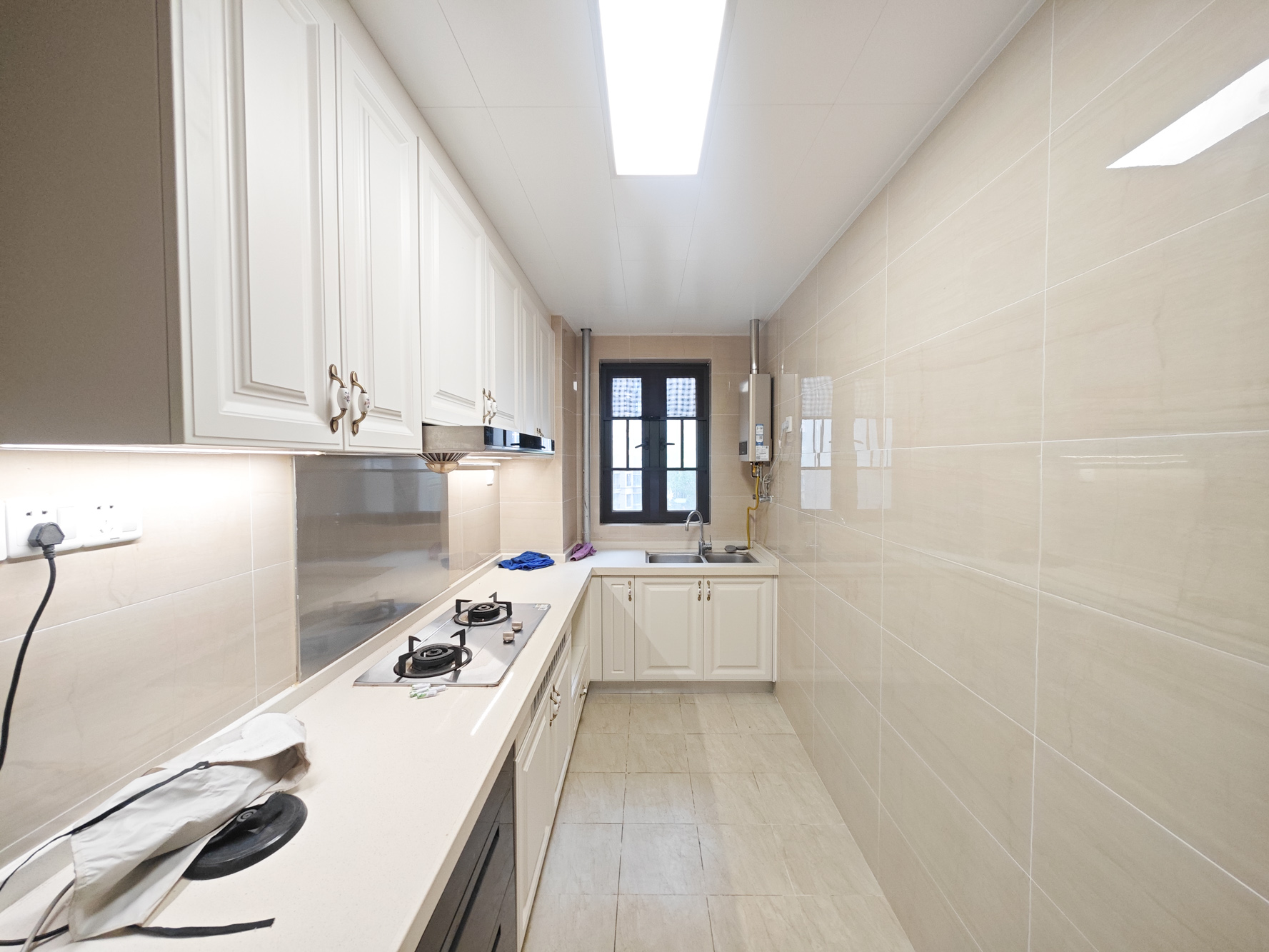 恒大上林苑 4室2厅1卫 130.0万 恒大上林苑 4室2厅1卫 130.0万厨房