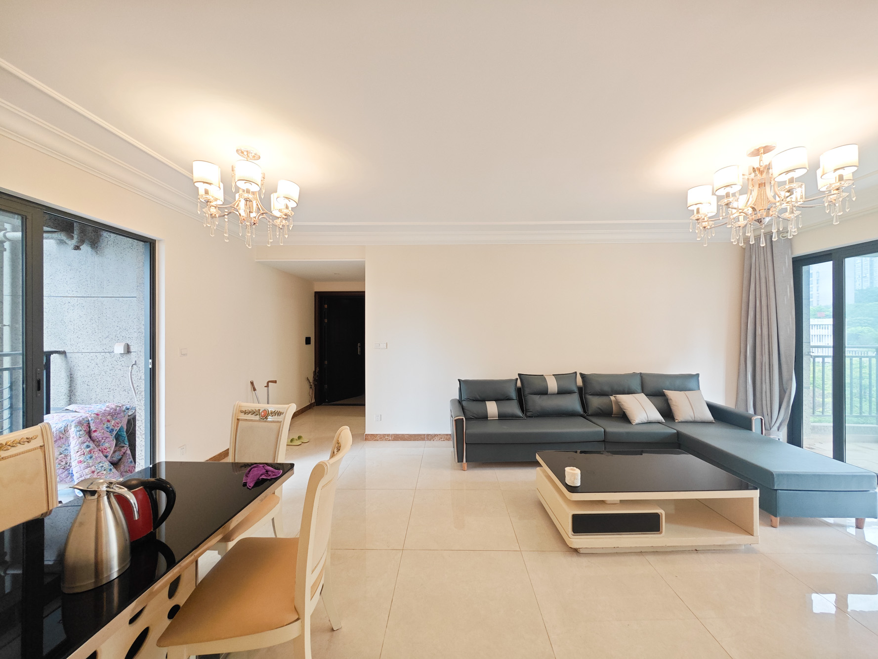 恒大上林苑 4室2厅1卫 130.0万 恒大上林苑 4室2厅1卫 130.0万客厅