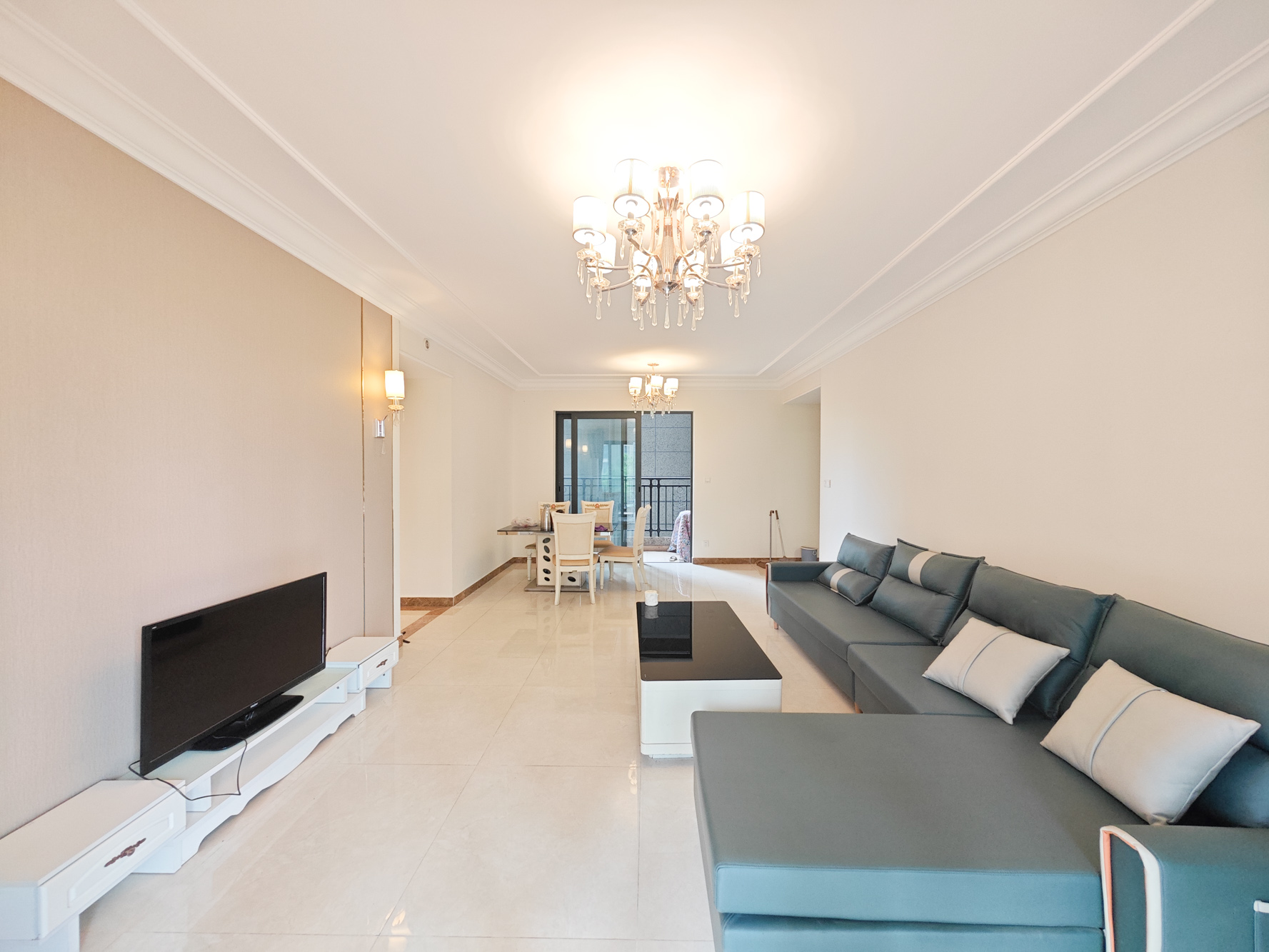 恒大上林苑 4室2厅1卫 130.0万 恒大上林苑 4室2厅1卫 130.0万客厅