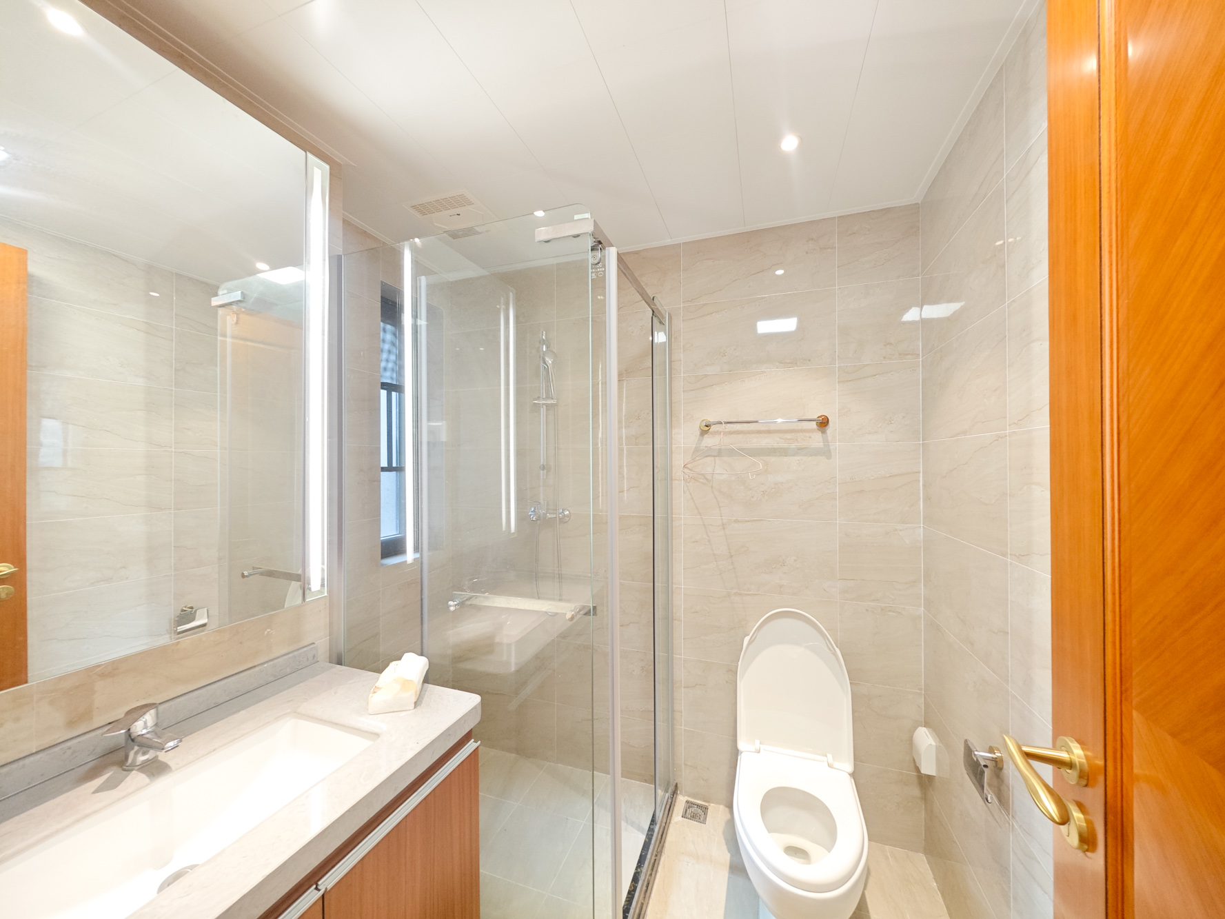 恒大上林苑 4室2厅1卫 130.0万 恒大上林苑 4室2厅1卫 130.0万卫生间