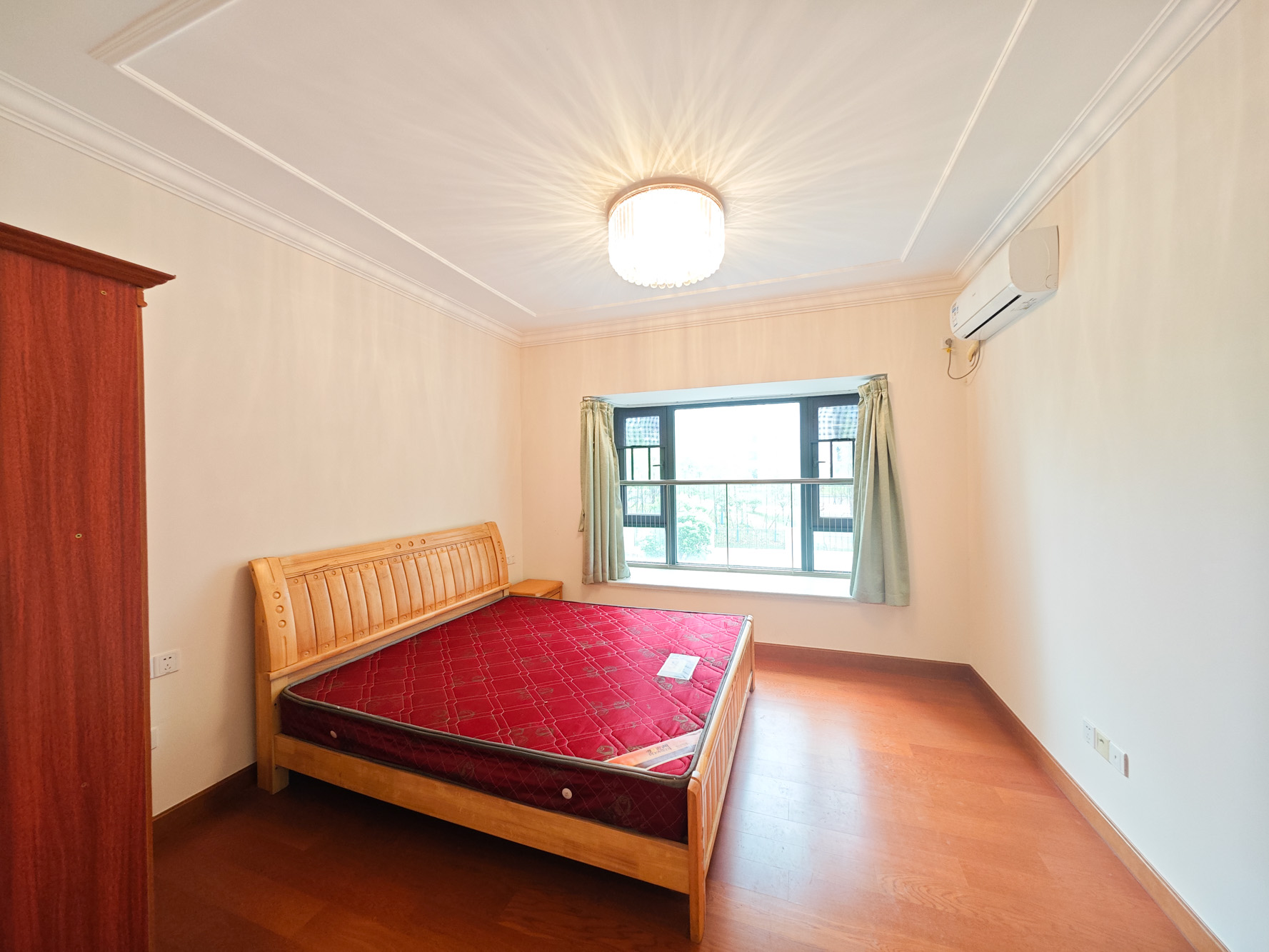 恒大上林苑 4室2厅1卫 130.0万 恒大上林苑 4室2厅1卫 130.0万卧室