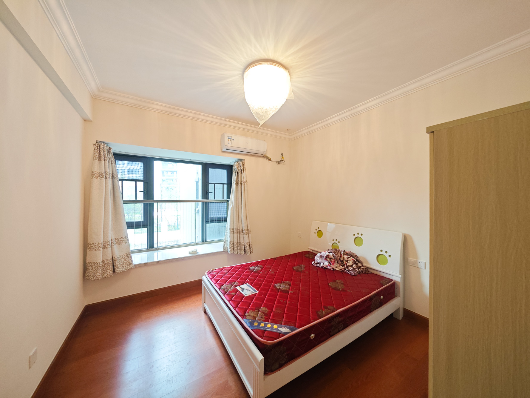 恒大上林苑 4室2厅1卫 130.0万 恒大上林苑 4室2厅1卫 130.0万卧室