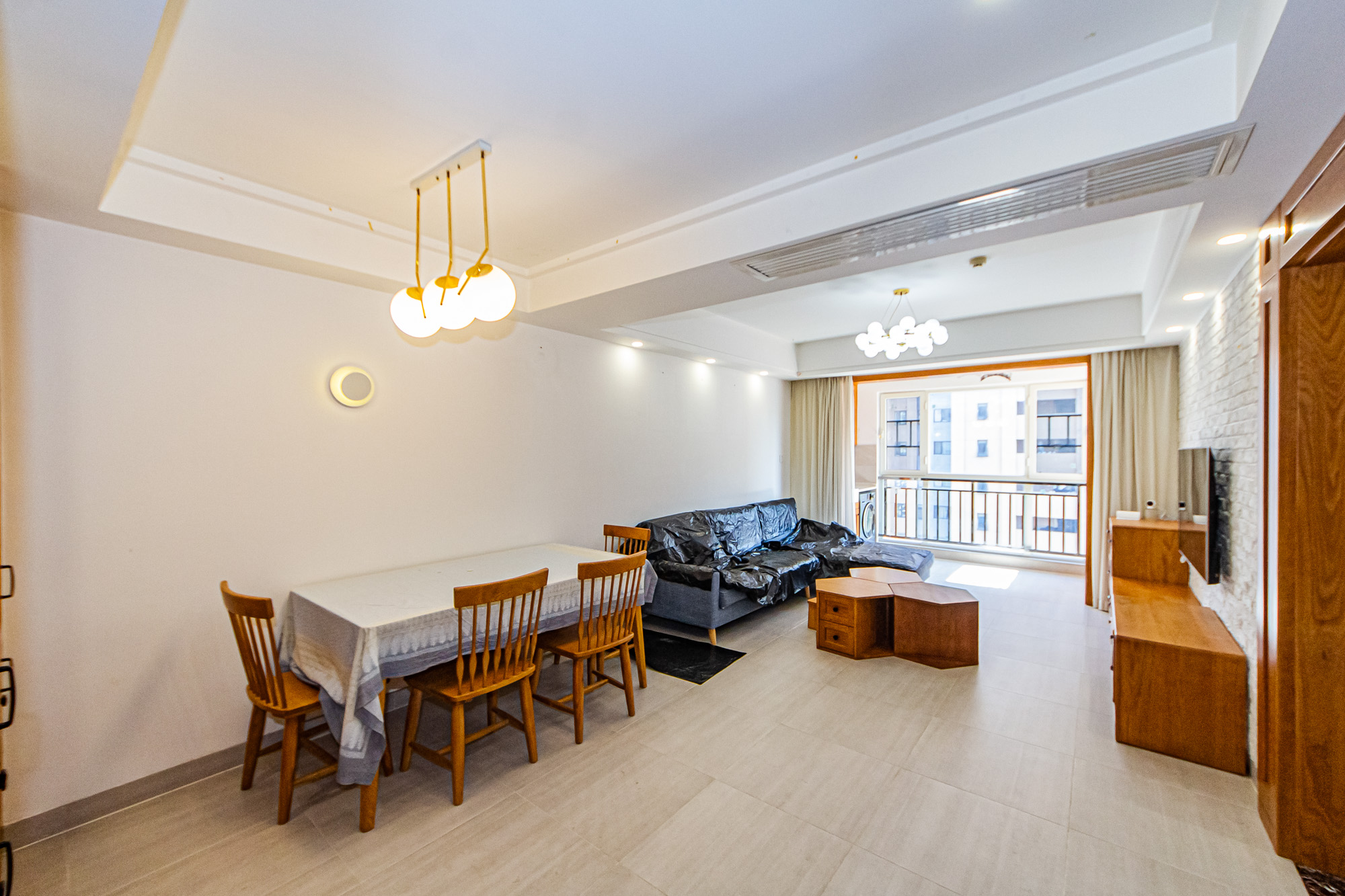 北辰三角洲E6区  1室0厅0卫    147.0万 北辰三角洲E6区  1室0厅0卫    147.0万客厅