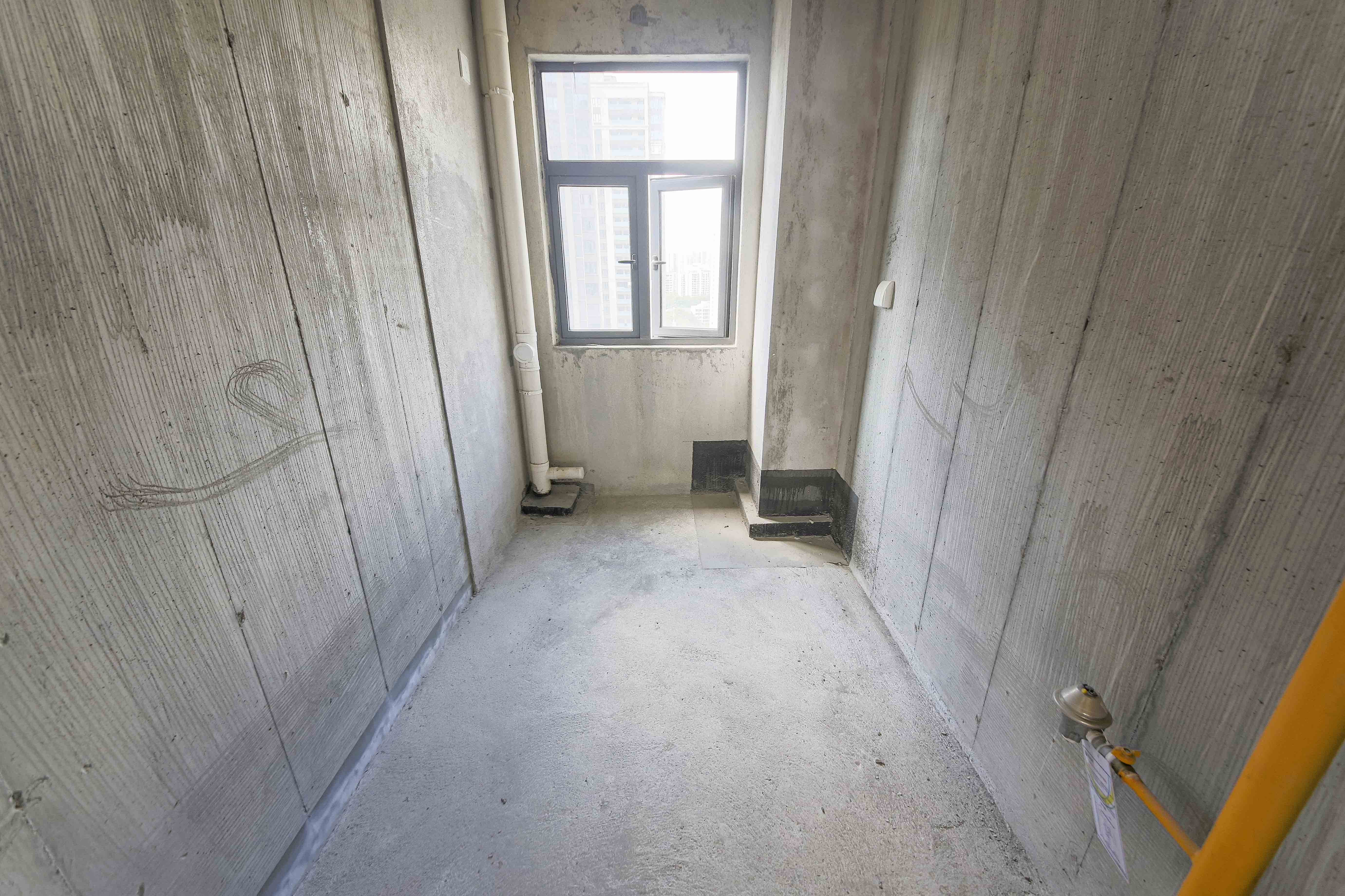 中建钰和城  4室2厅3卫   340.00万厨房