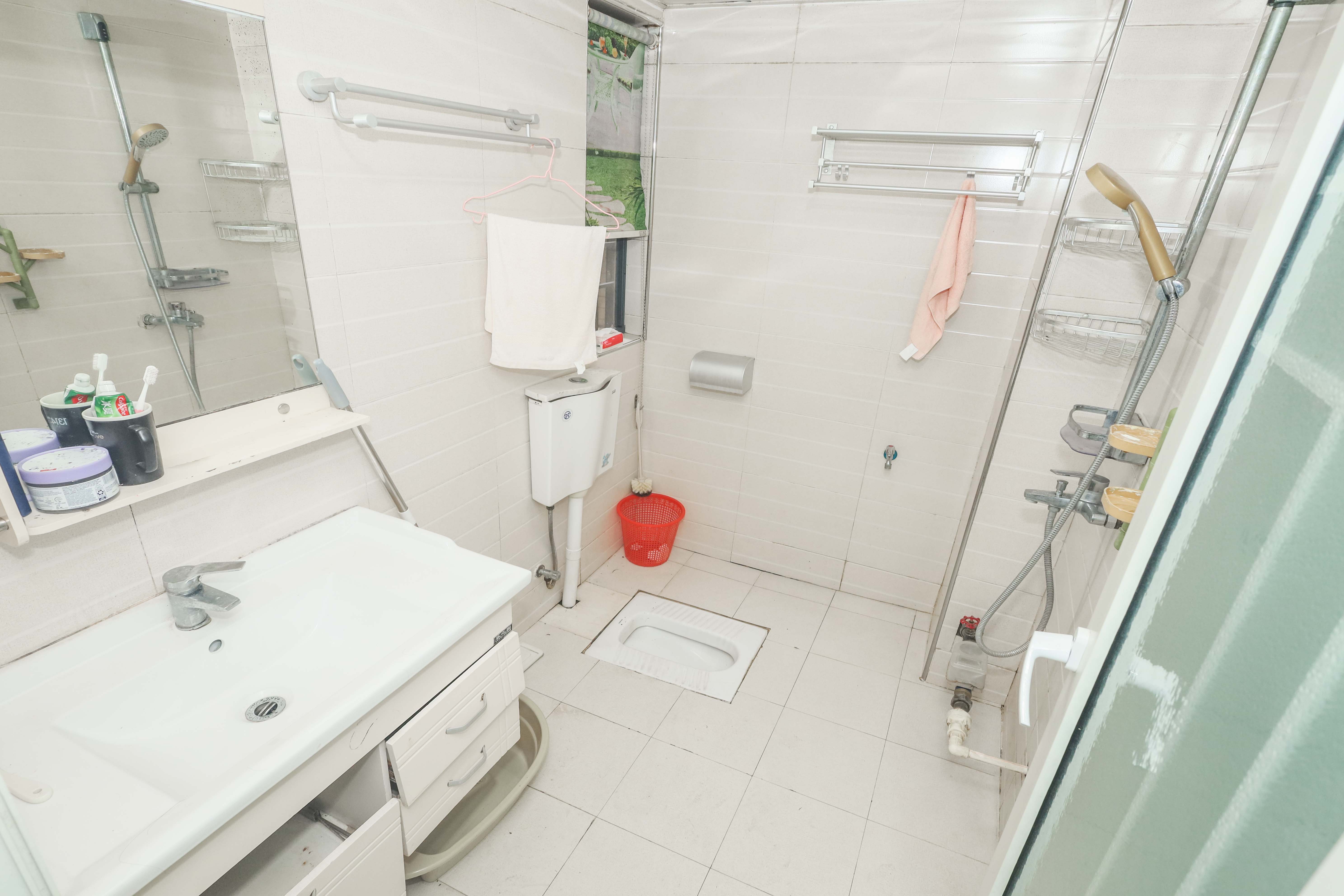 保利麓谷林语B区  3室2厅1卫   104.00万卫生间