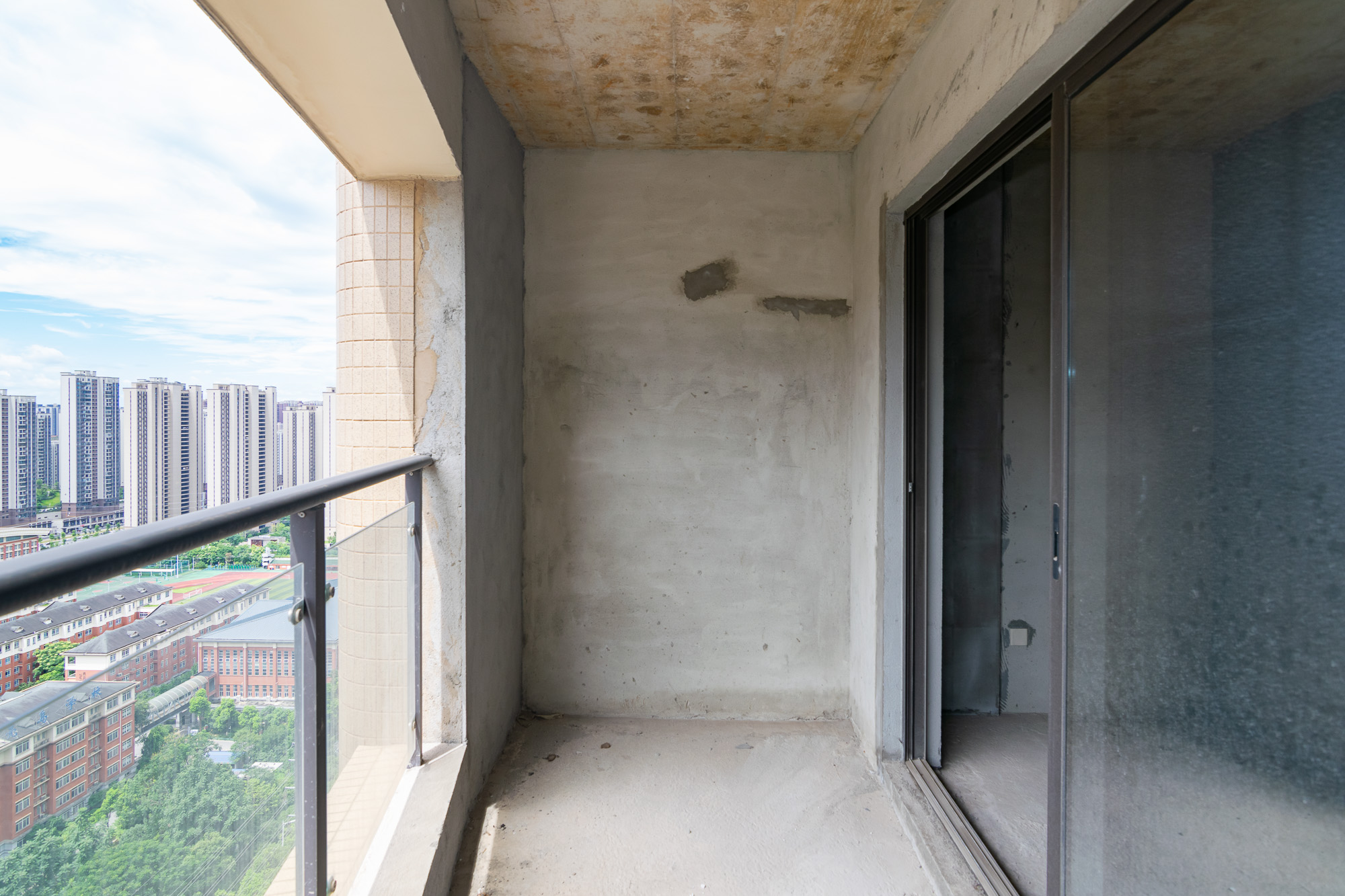 三润城（三润星城）  3室2厅2卫    72.0万阳台