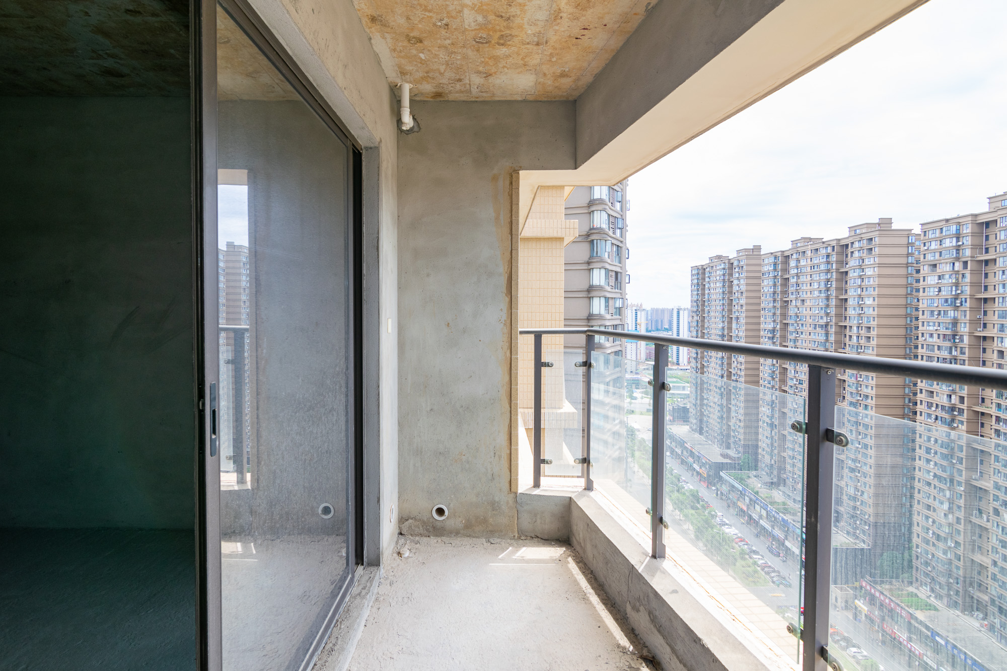 三润城（三润星城）  3室2厅2卫    72.0万阳台