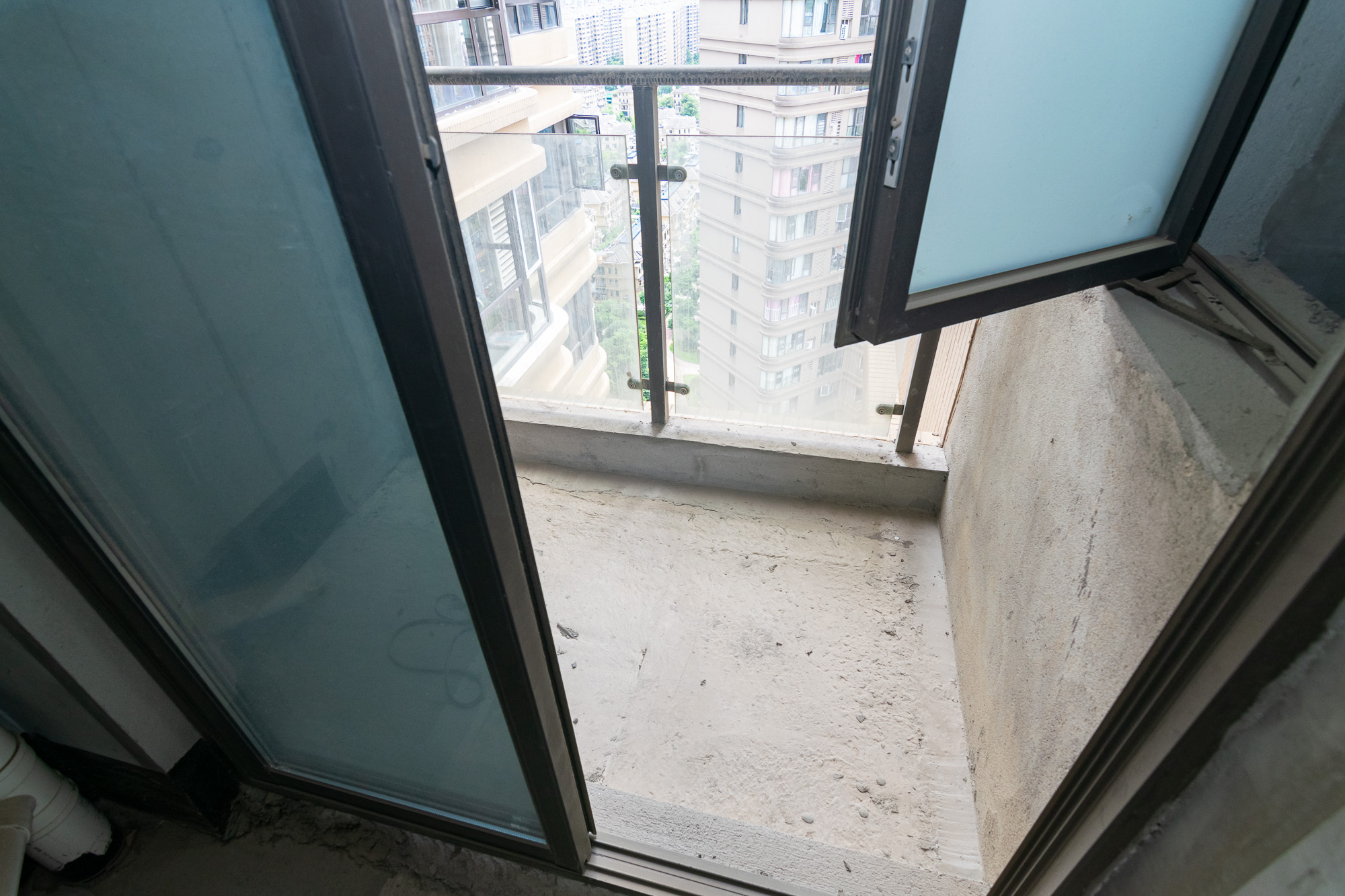 三润城（三润星城）  3室2厅2卫    72.0万阳台