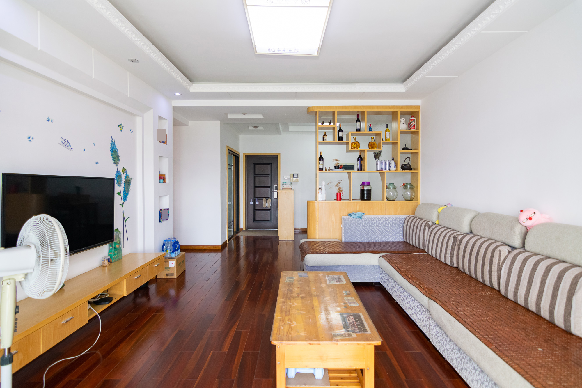 新雅黄金苑 3室2厅1卫 65.0万 新雅黄金苑 3室2厅1卫 65.0万客厅