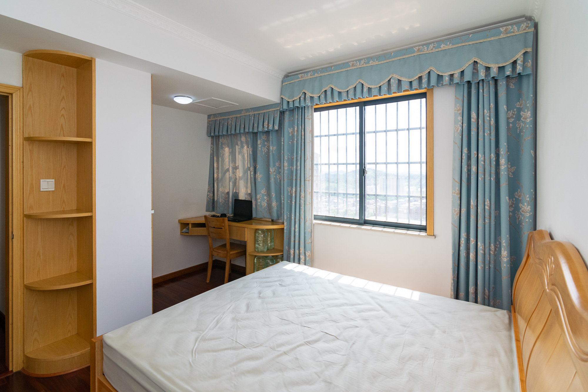 新雅黄金苑 3室2厅1卫 65.0万 新雅黄金苑 3室2厅1卫 65.0万卧室