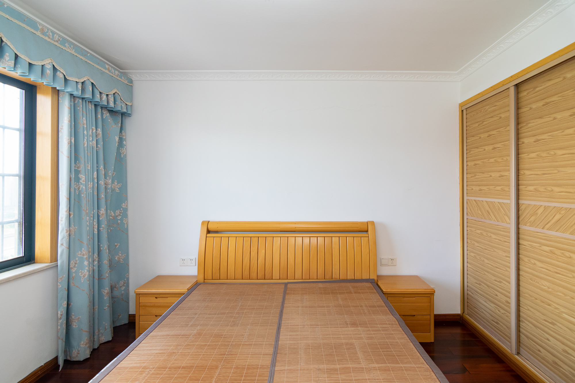 新雅黄金苑 3室2厅1卫 65.0万 新雅黄金苑 3室2厅1卫 65.0万卧室