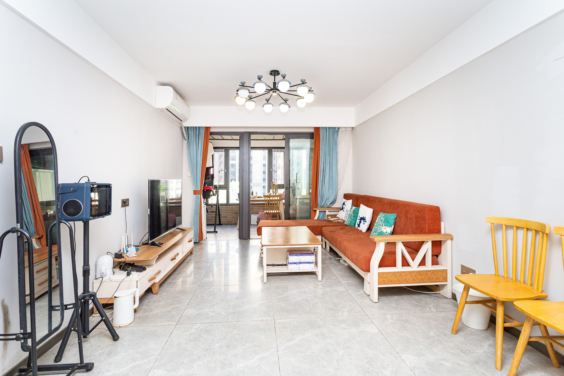 时代倾城四期 2室2厅1卫 81.0万 时代倾城四期 2室2厅1卫 81.0万客厅