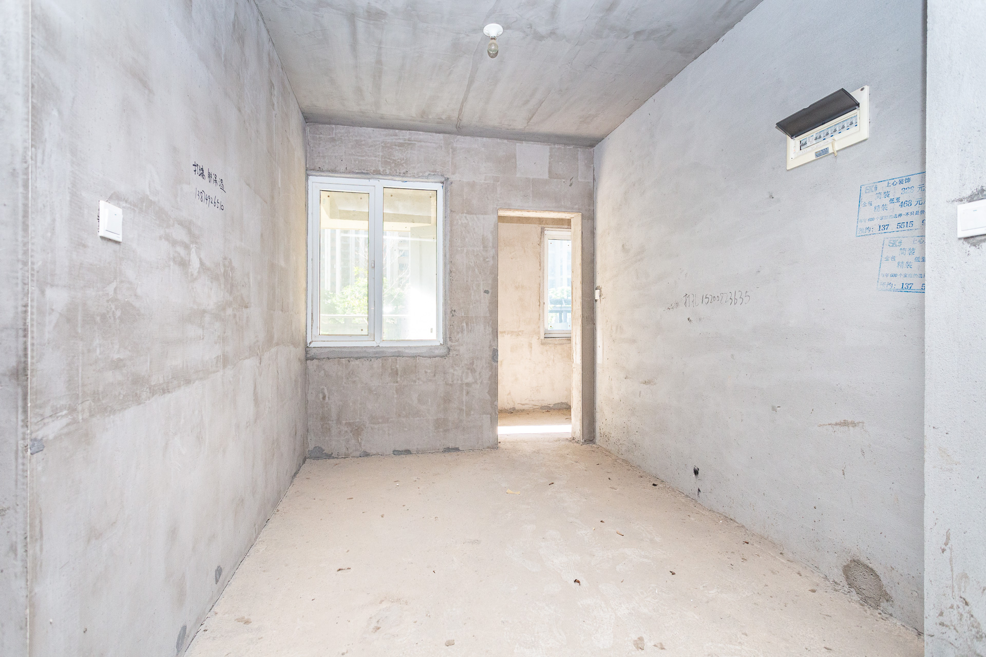 嘉宇银杉(嘉宇西苑) 3室2厅1卫 87.0万 嘉宇银杉(嘉宇西苑) 3室2厅1卫 87.0万客厅