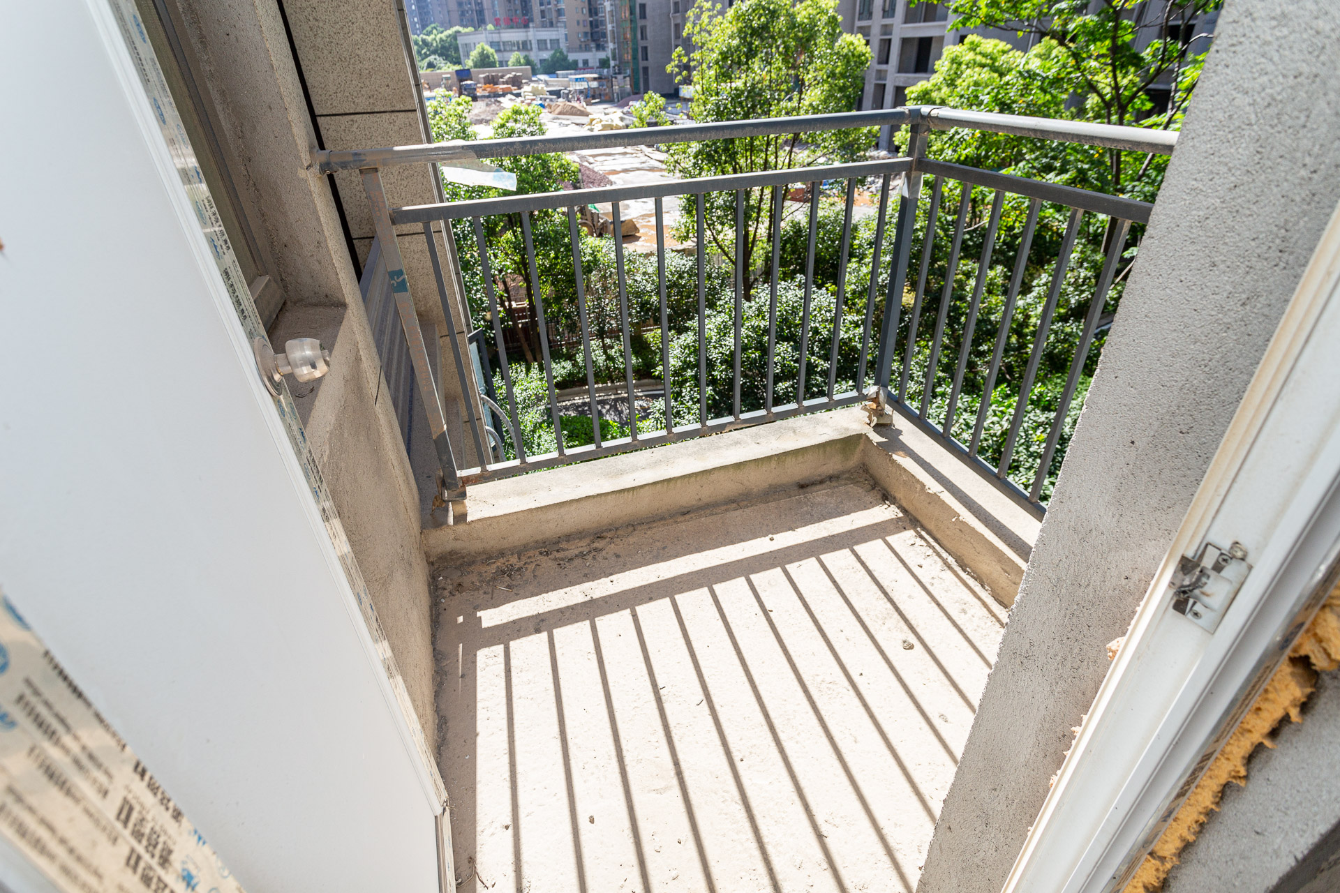 嘉宇银杉(嘉宇西苑) 3室2厅1卫 87.0万 嘉宇银杉(嘉宇西苑) 3室2厅1卫 87.0万阳台