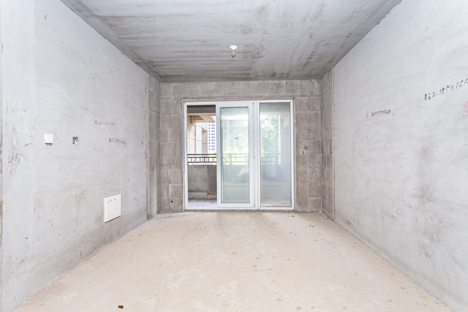 嘉宇银杉(嘉宇西苑) 3室2厅1卫 87.0万 嘉宇银杉(嘉宇西苑) 3室2厅1卫 87.0万客厅