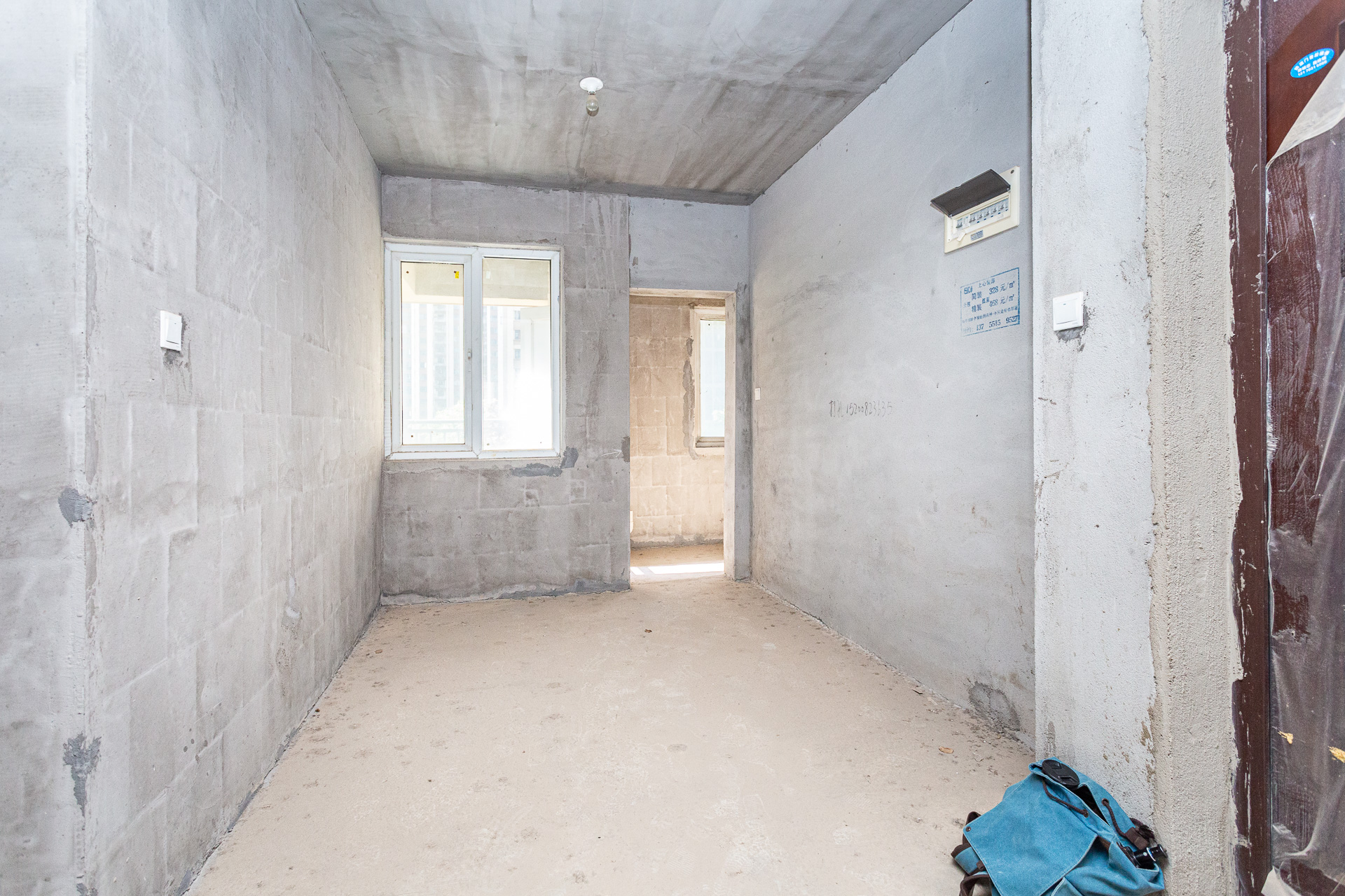 嘉宇银杉(嘉宇西苑) 3室2厅1卫 87.0万 嘉宇银杉(嘉宇西苑) 3室2厅1卫 87.0万客厅