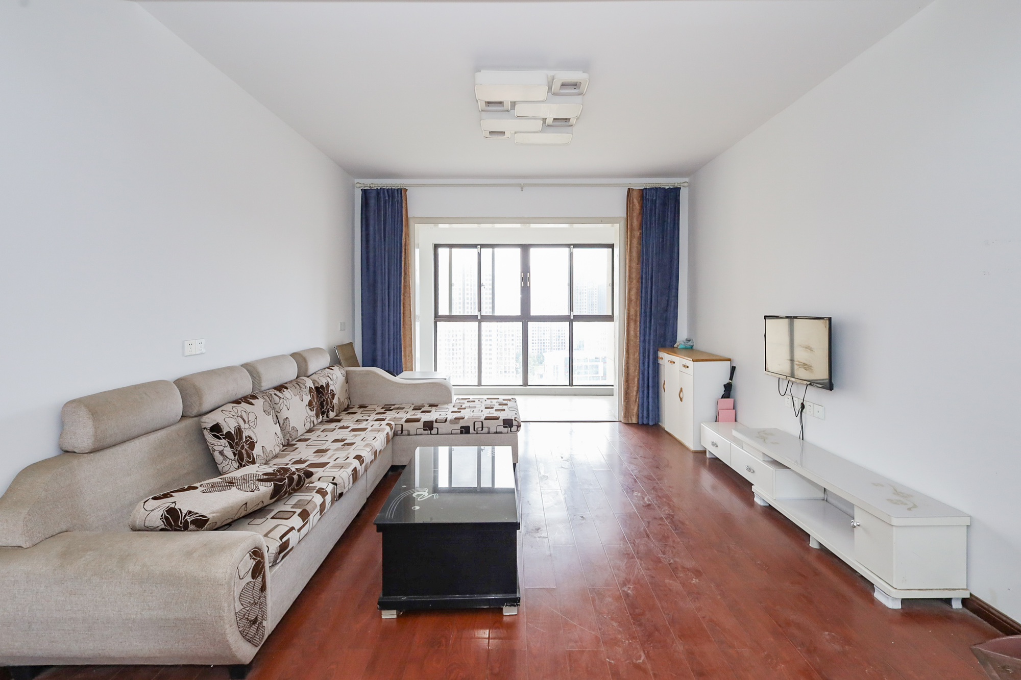 光明E城 4室2厅2卫 115.0万 光明E城 4室2厅2卫 115.0万客厅