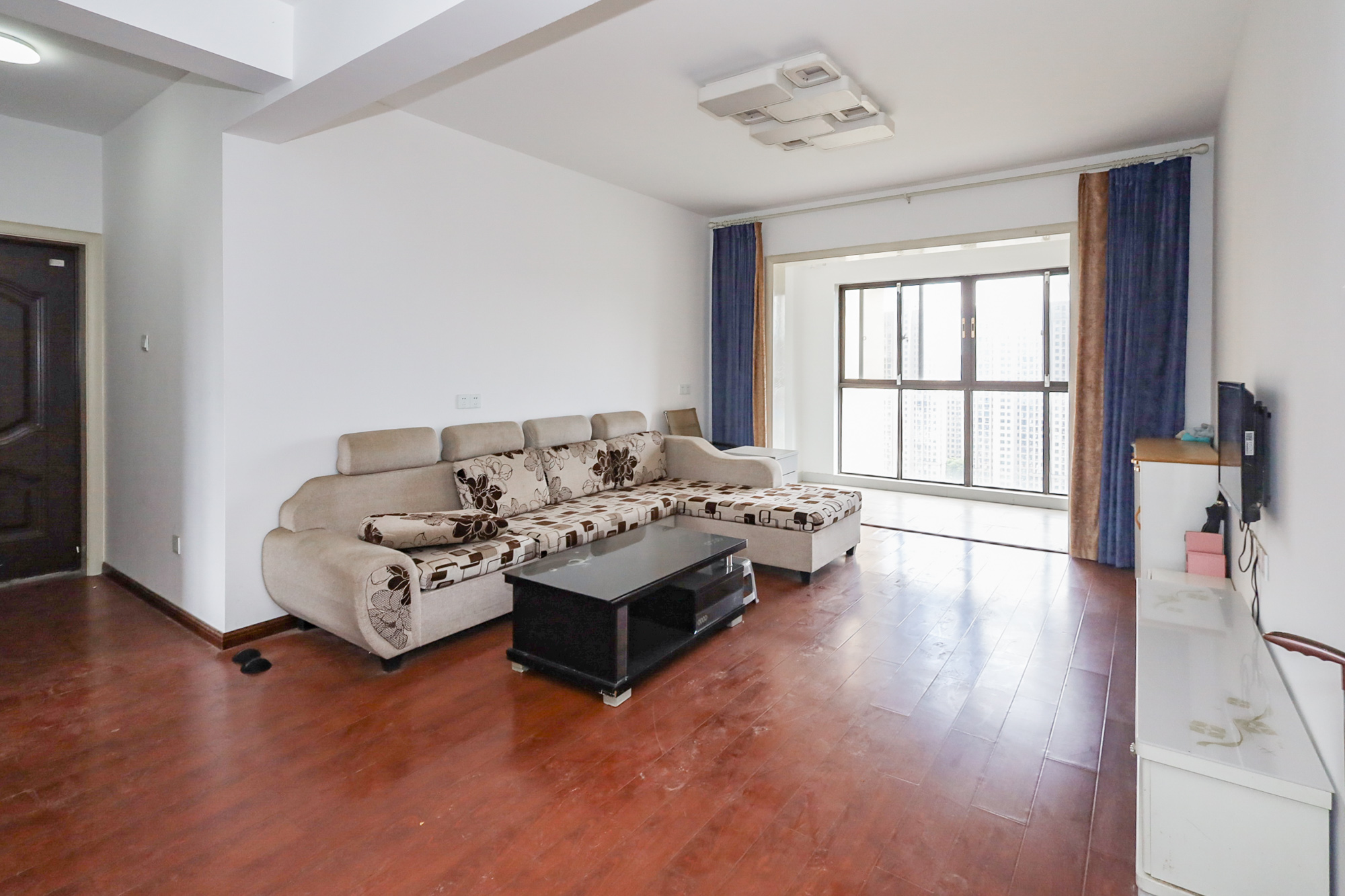 光明E城 4室2厅2卫 115.0万 光明E城 4室2厅2卫 115.0万客厅