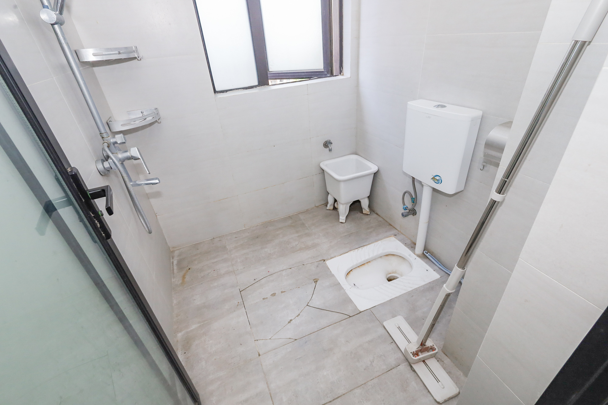 光明E城  4室2厅2卫    115.0万卫生间