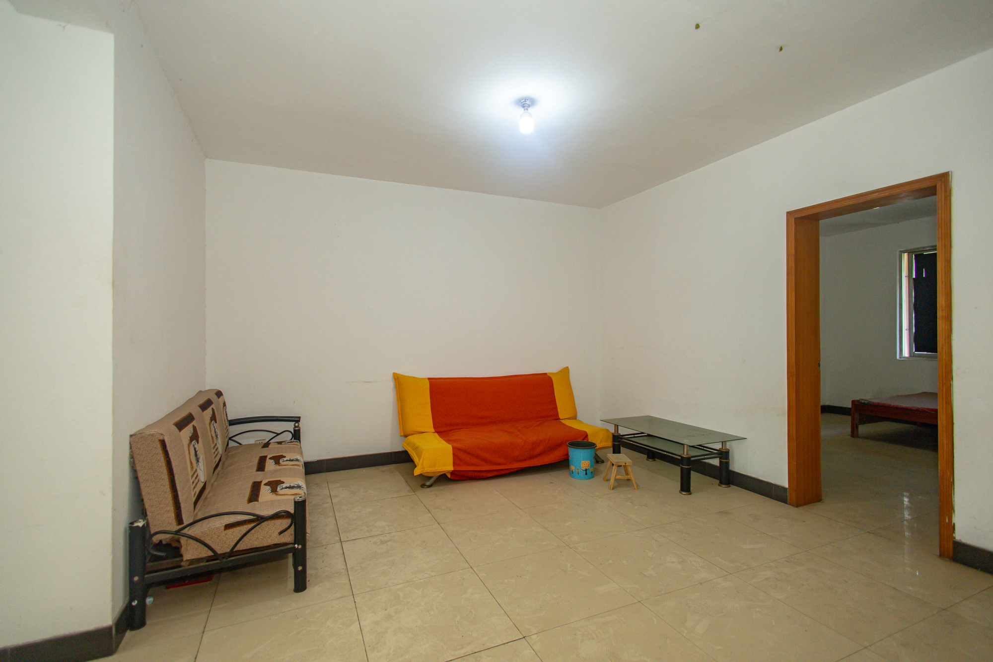 中南汽车世界  2室2厅1卫    30.0万 中南汽车世界  2室2厅1卫    30.0万客厅