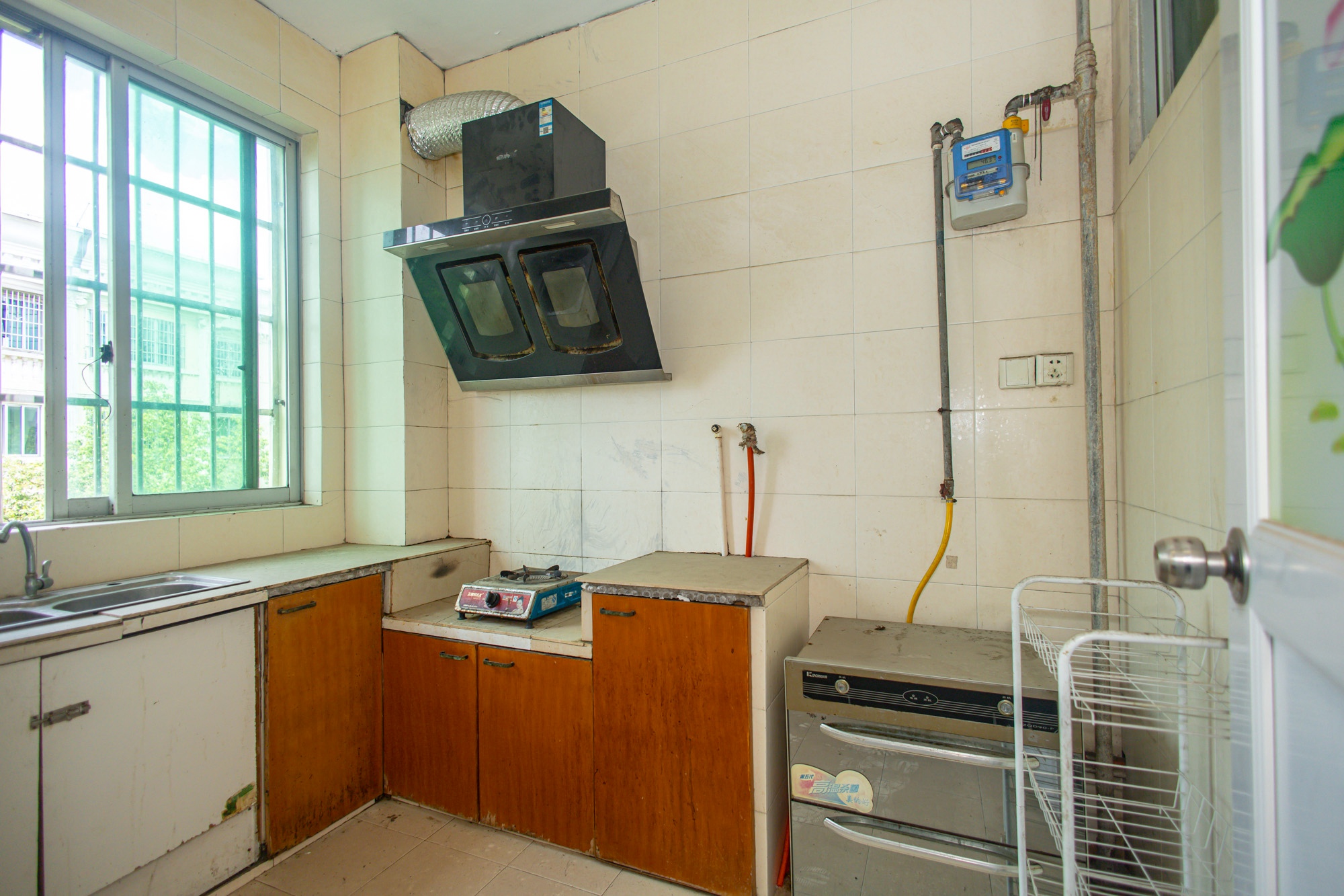 中南汽车世界  2室2厅1卫    30.0万 中南汽车世界  2室2厅1卫    30.0万厨房