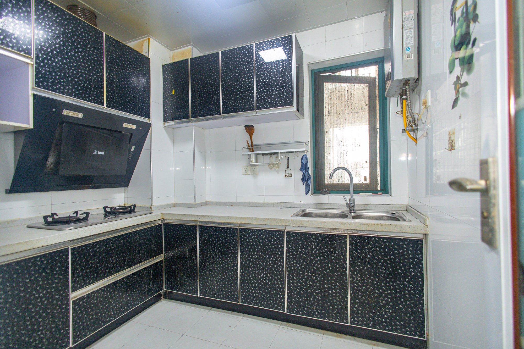 蝴蝶谷 2室2厅1卫 45.8万 蝴蝶谷 2室2厅1卫 45.8万厨房