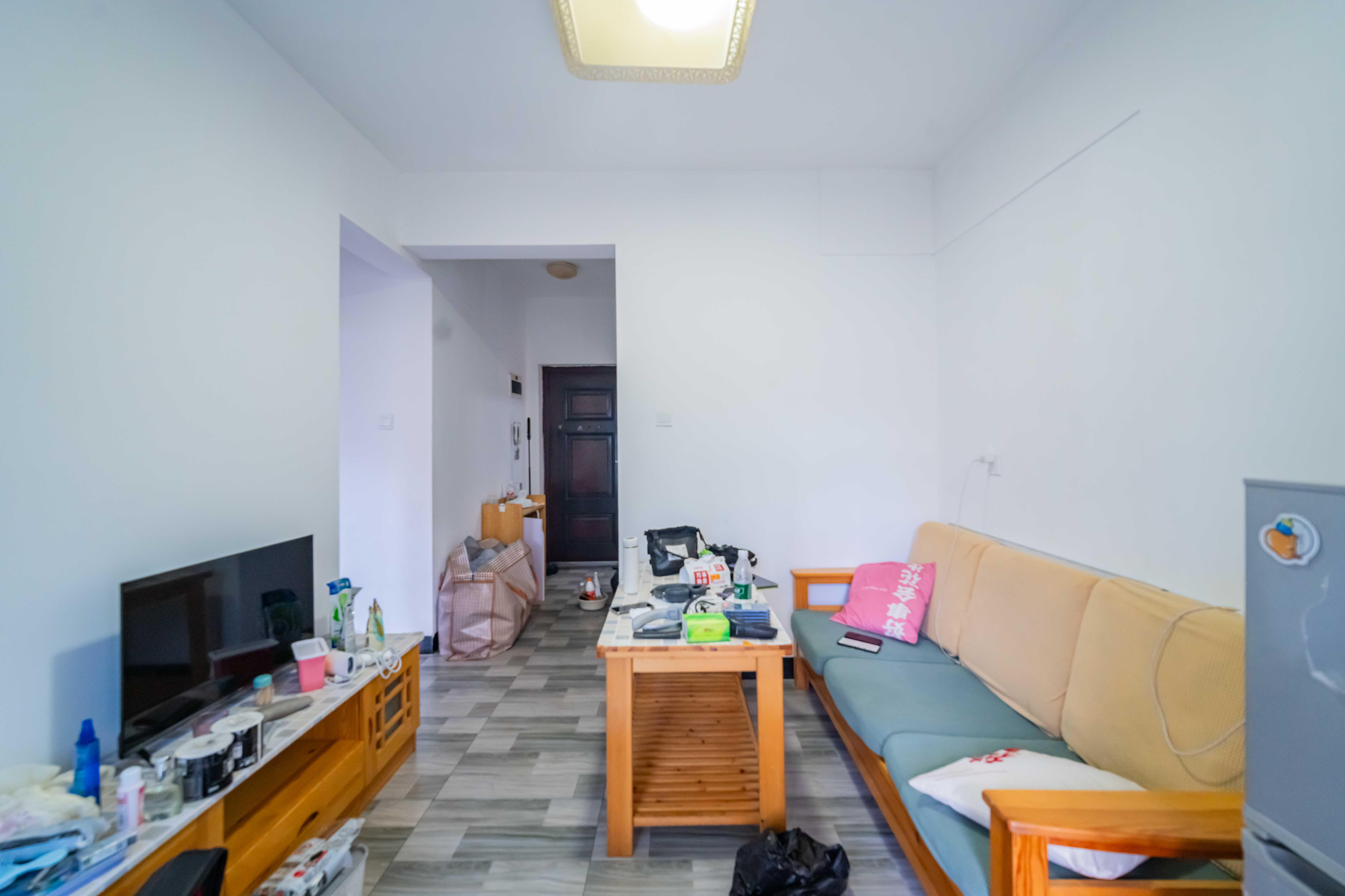 叠彩兰亭  2室1厅1卫    55.0万 叠彩兰亭  2室1厅1卫    55.0万客厅