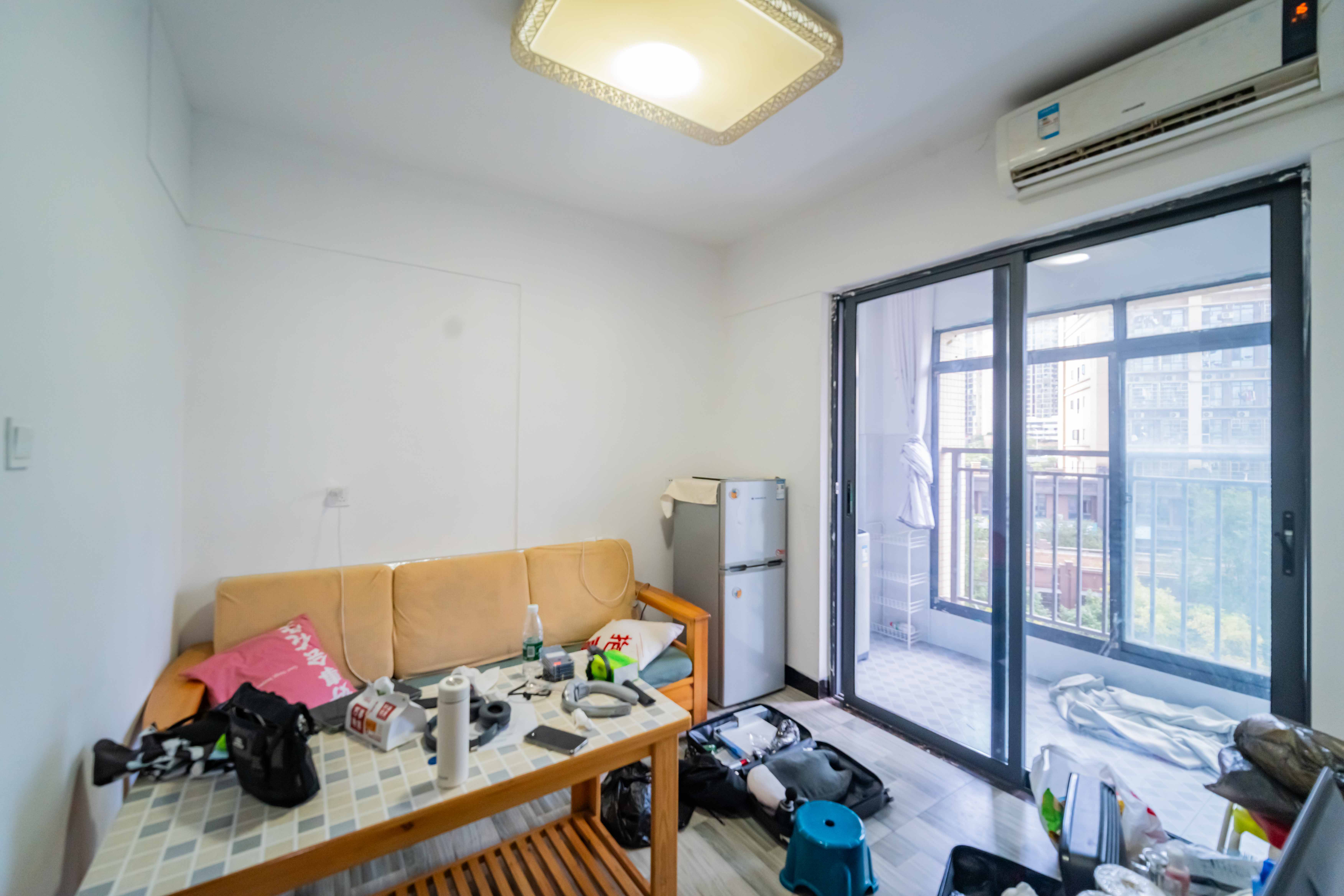 叠彩兰亭  2室1厅1卫    55.0万 叠彩兰亭  2室1厅1卫    55.0万客厅