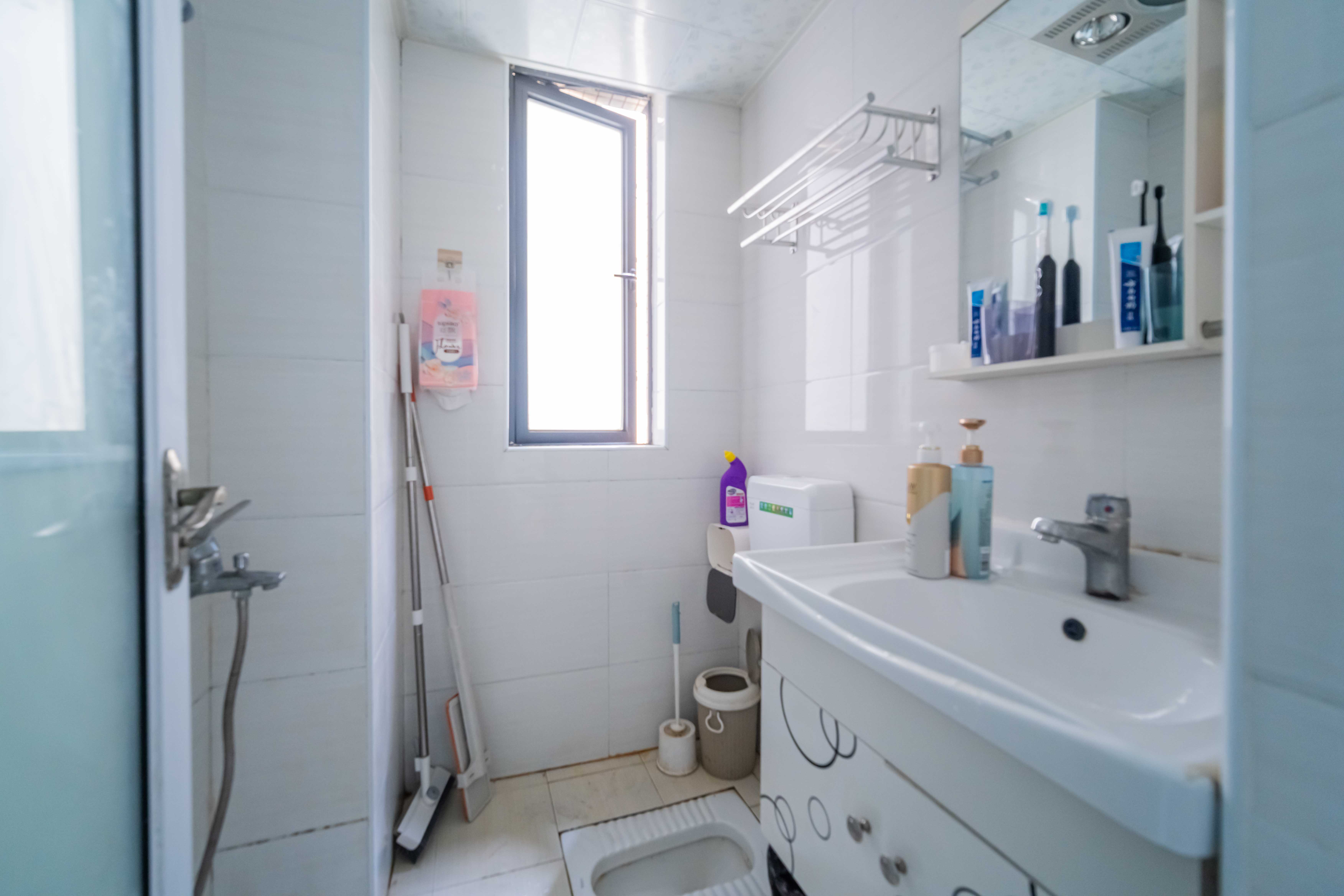 叠彩兰亭  2室1厅1卫    55.0万 叠彩兰亭  2室1厅1卫    55.0万卫生间