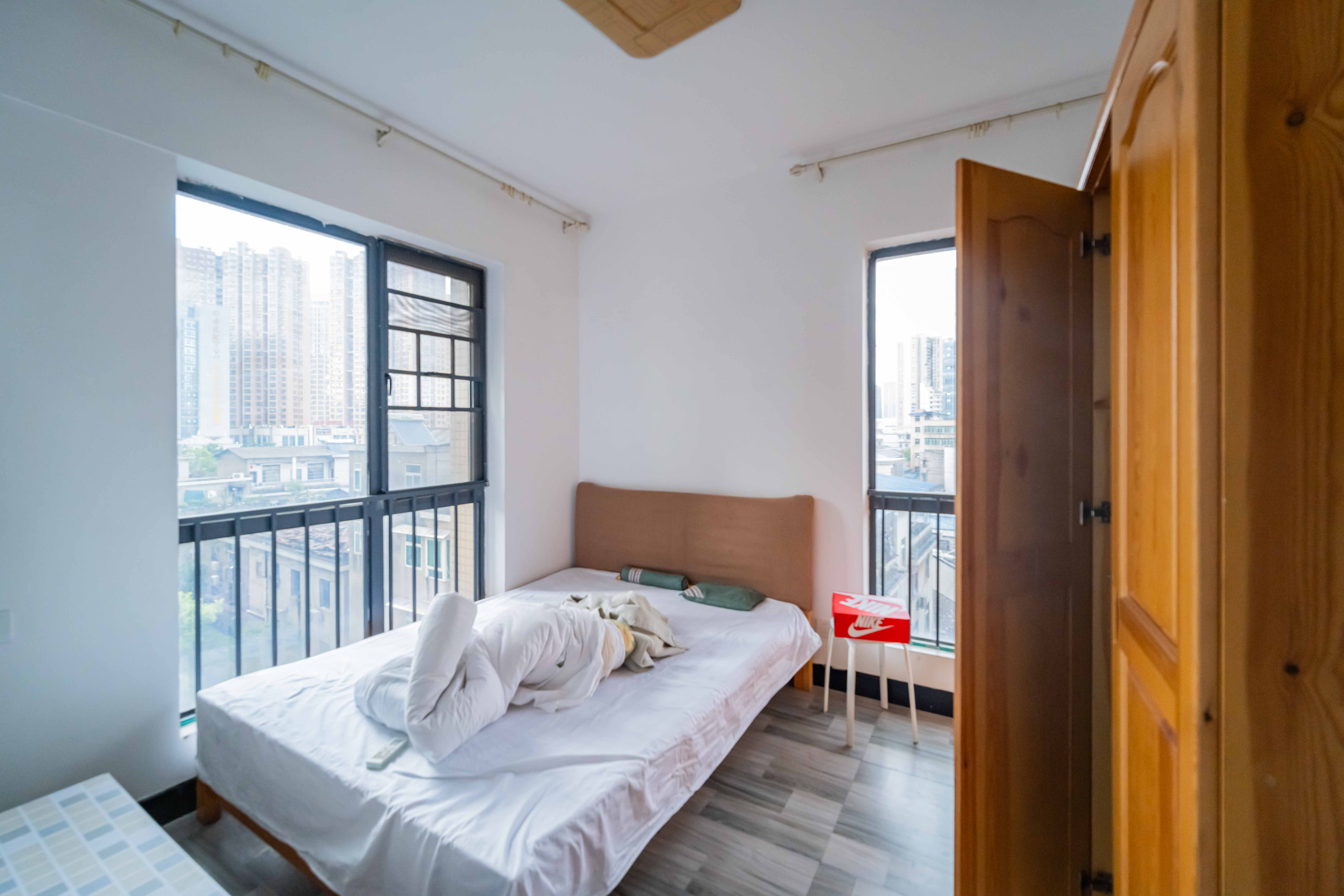 叠彩兰亭  2室1厅1卫    55.0万 叠彩兰亭  2室1厅1卫    55.0万卧室