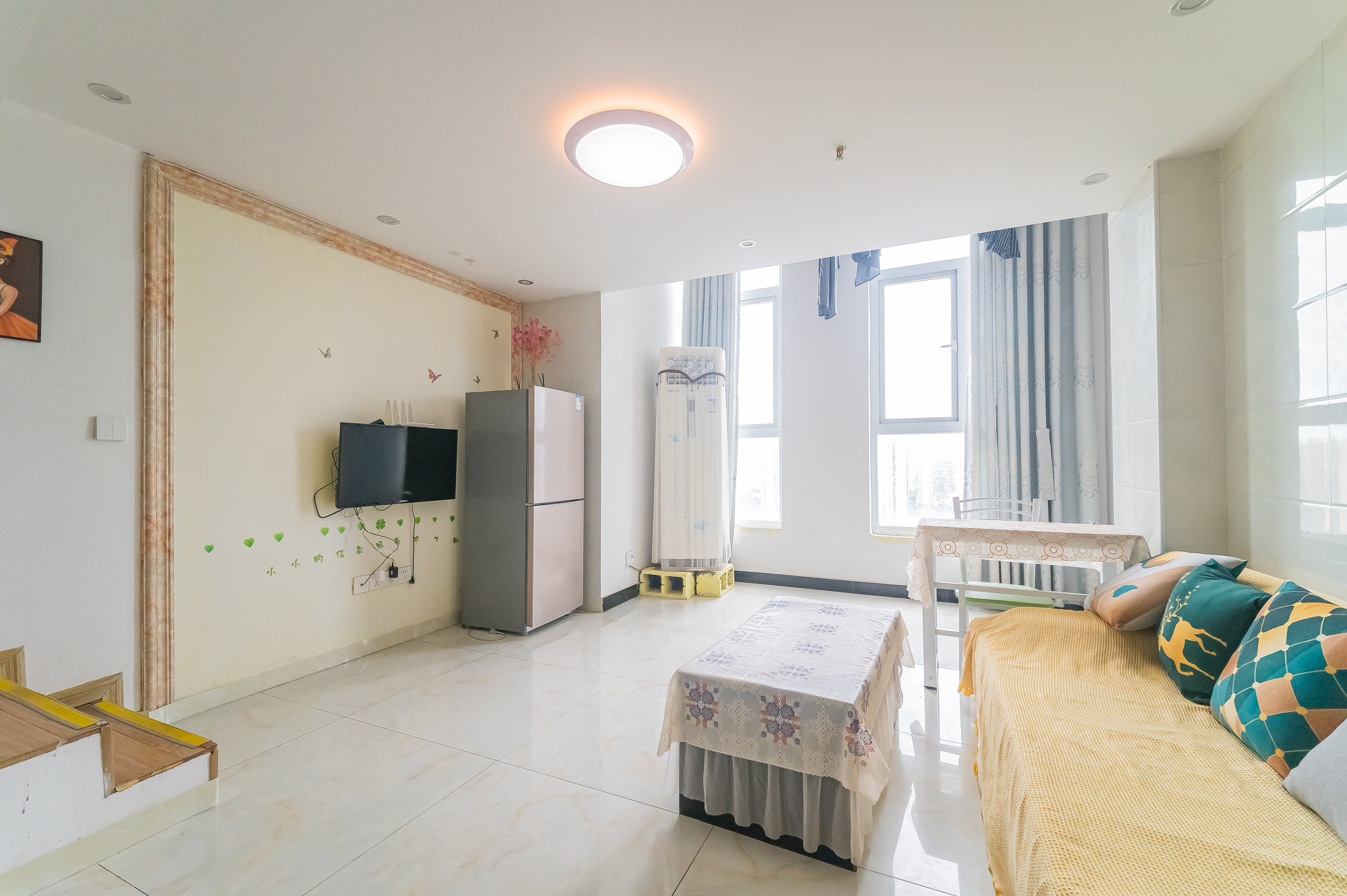 MOMA当代广场 2室1厅1卫 28.8万 MOMA当代广场 2室1厅1卫 28.8万客厅