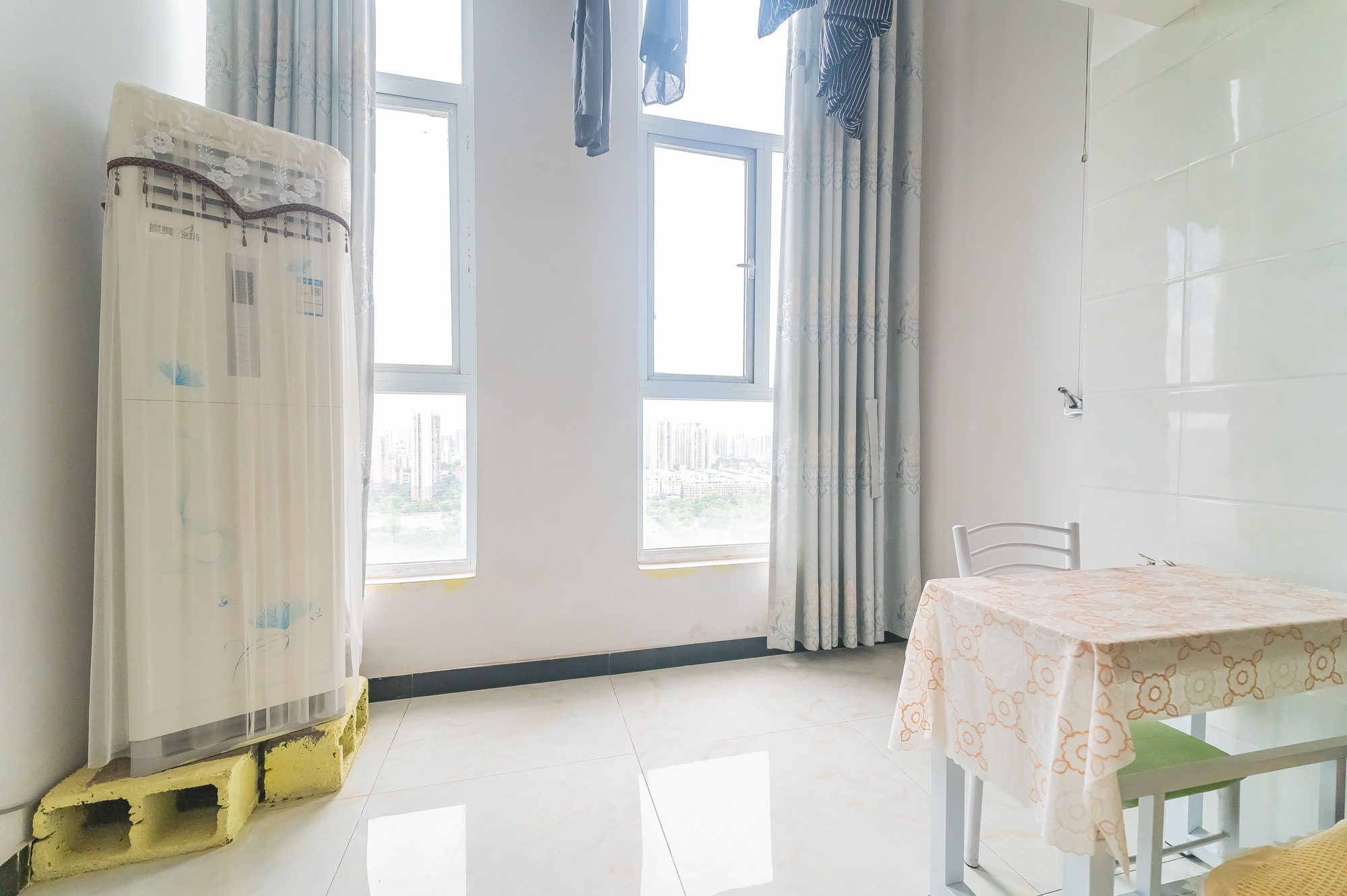 MOMA当代广场 2室1厅1卫 28.8万 MOMA当代广场 2室1厅1卫 28.8万阳台