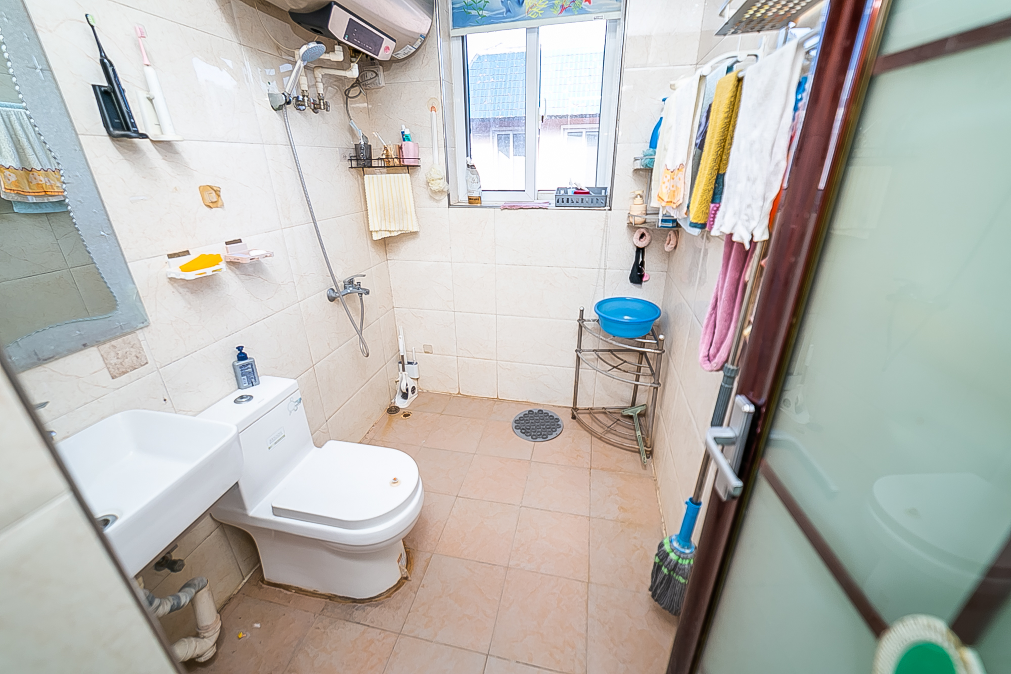 丽江翠园 4室2厅2卫 85.0万 丽江翠园 4室2厅2卫 85.0万卫生间