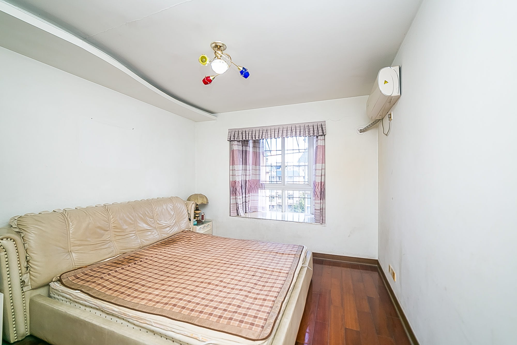 丽江翠园 4室2厅2卫 85.0万 丽江翠园 4室2厅2卫 85.0万卧室