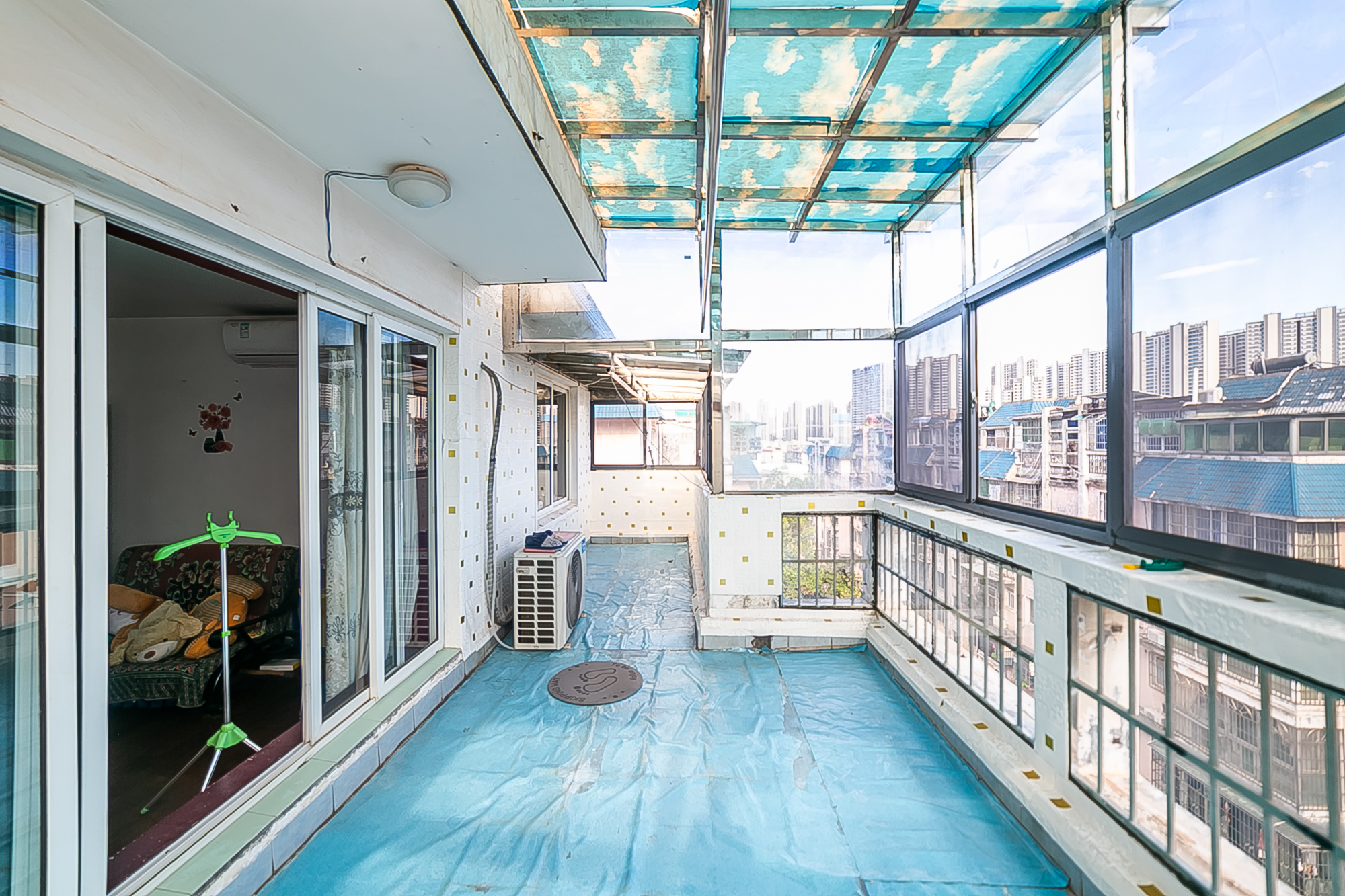 丽江翠园 4室2厅2卫 85.0万 丽江翠园 4室2厅2卫 85.0万阳台