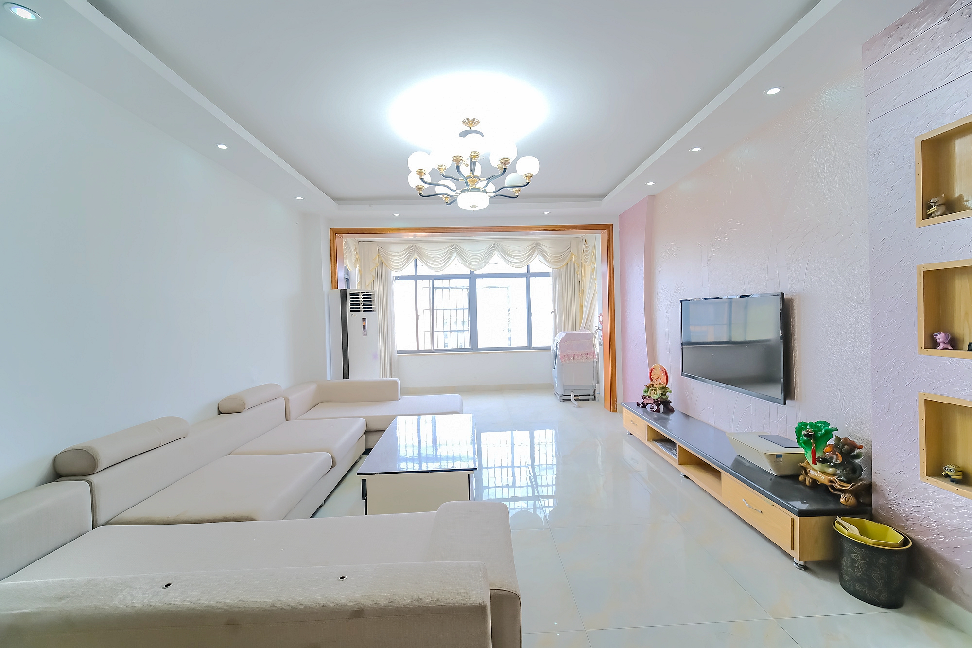 山水湾 3室2厅2卫 81.00万 山水湾 3室2厅2卫 81.00万客厅