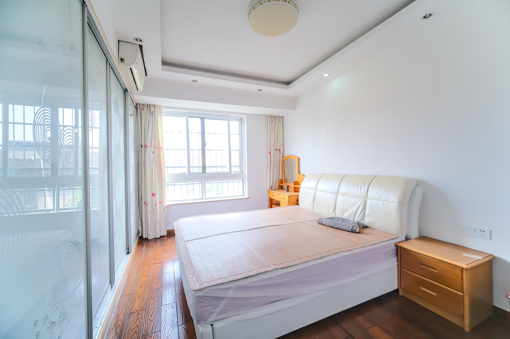 山水湾 3室2厅2卫 81.00万 山水湾 3室2厅2卫 81.00万卧室