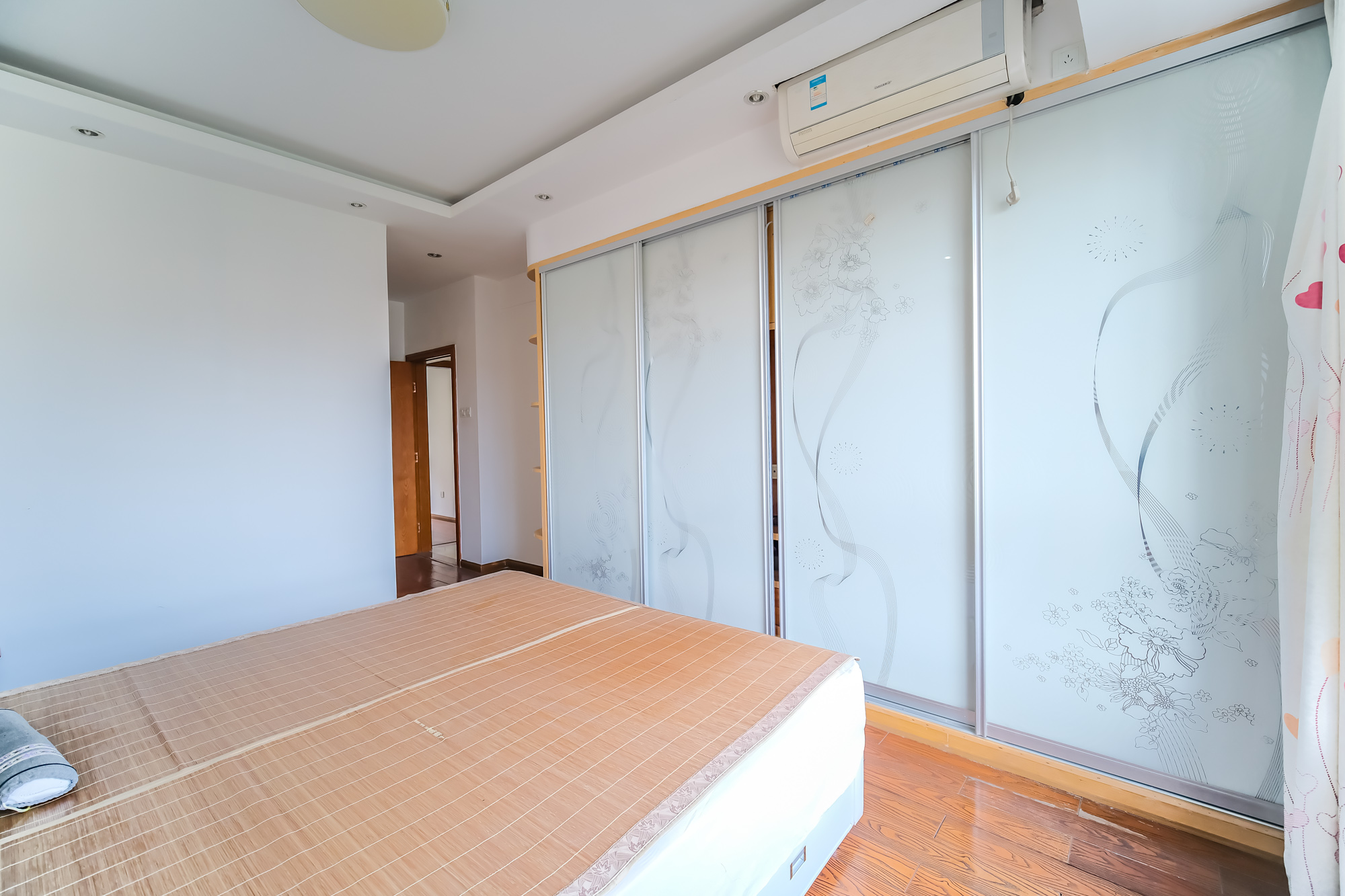 山水湾 3室2厅2卫 81.00万 山水湾 3室2厅2卫 81.00万卧室