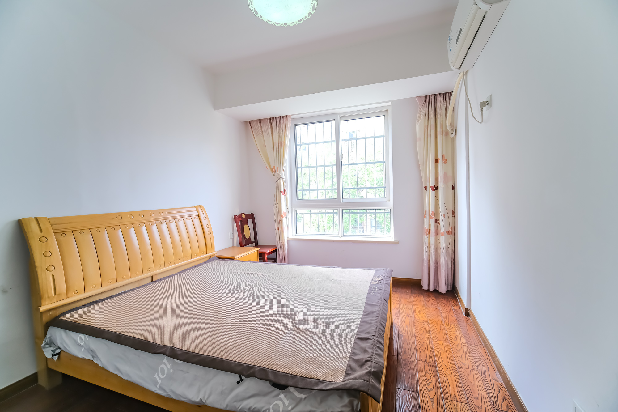 山水湾 3室2厅2卫 81.00万 山水湾 3室2厅2卫 81.00万卧室