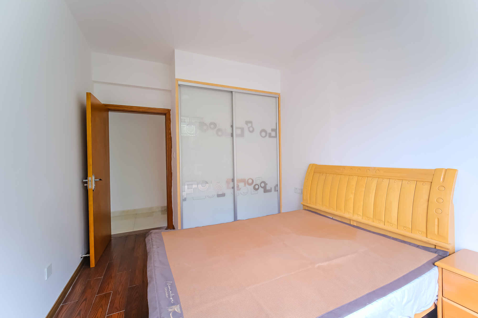 山水湾 3室2厅2卫 81.00万 山水湾 3室2厅2卫 81.00万卧室