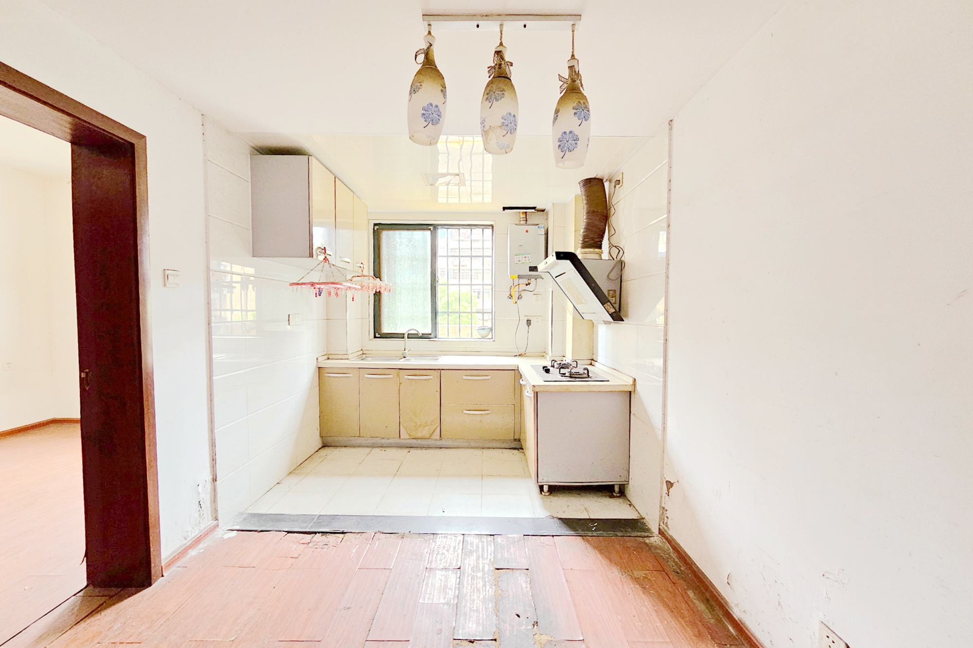 东玺门  3室2厅1卫    88.0万 东玺门  3室2厅1卫    88.0万厨房