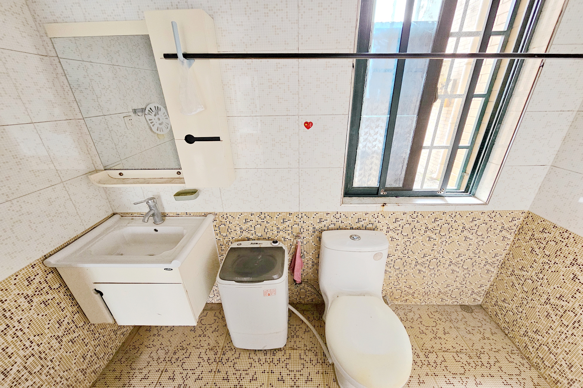 东玺门  3室2厅1卫    88.0万 东玺门  3室2厅1卫    88.0万卫生间