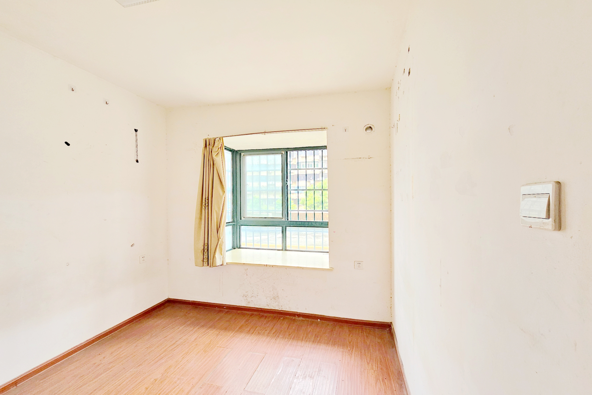 东玺门  3室2厅1卫    88.0万 东玺门  3室2厅1卫    88.0万卧室