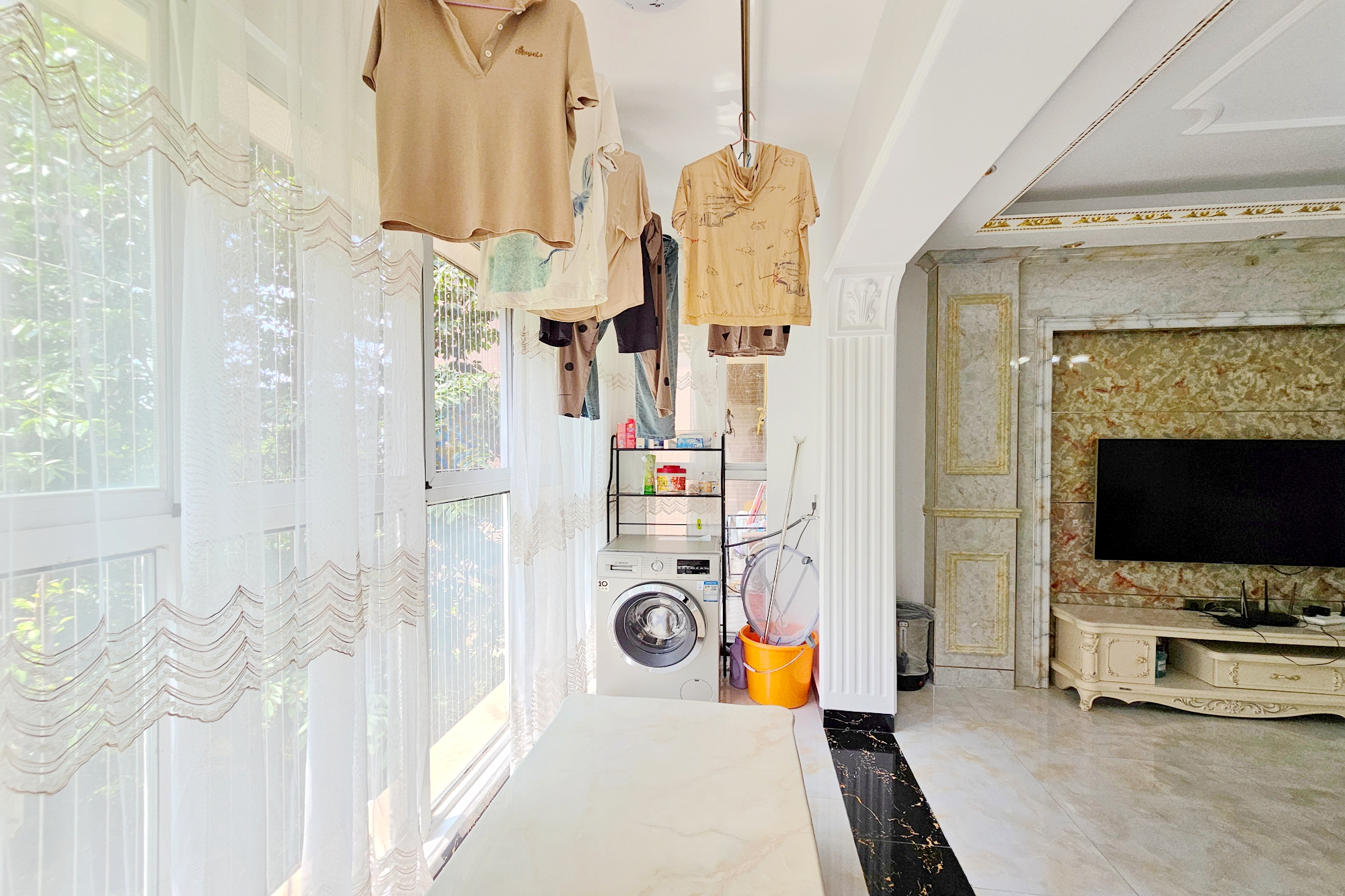 上河国际C区  3室2厅2卫    112.8万阳台