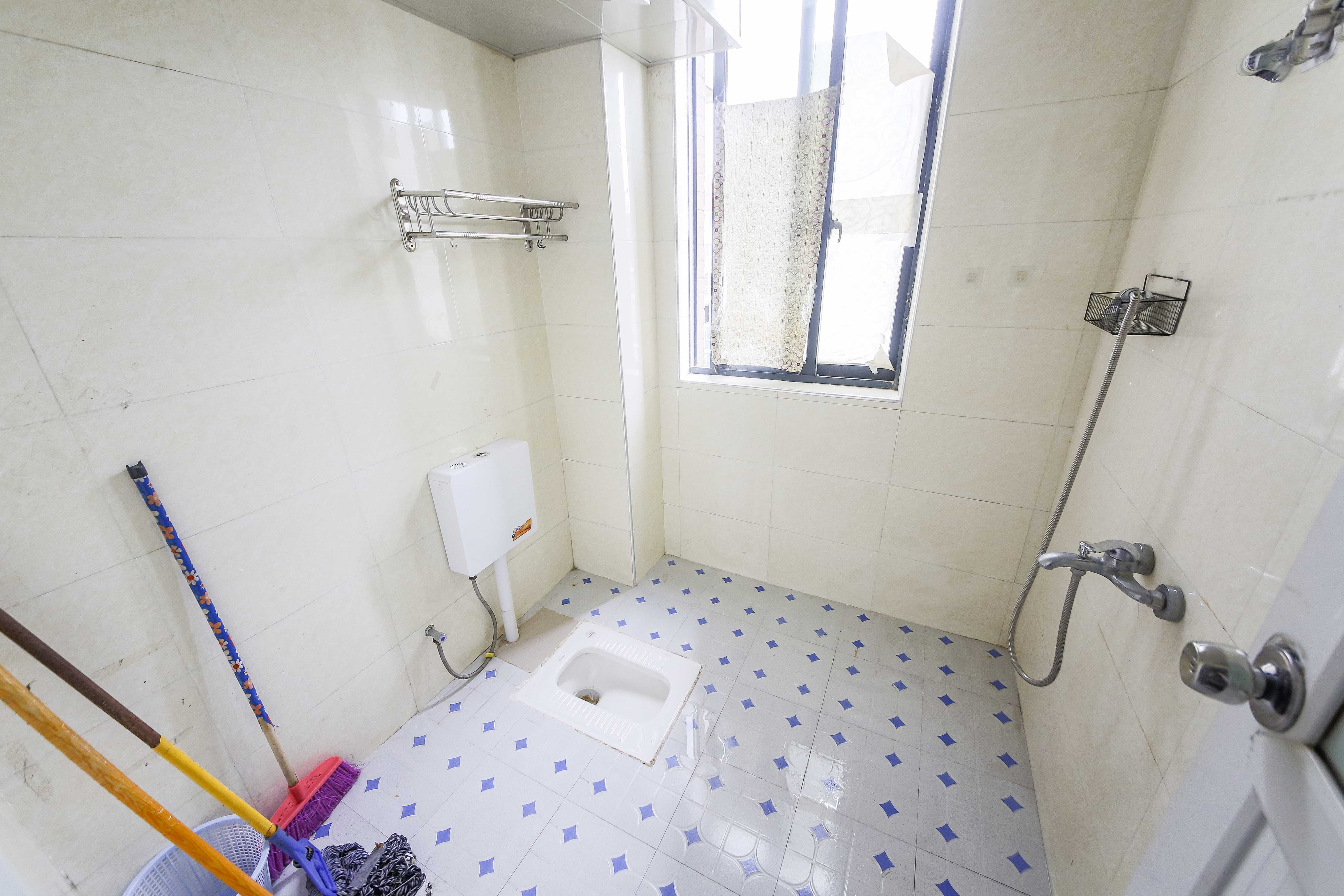 天城泰祥苑 4室2厅1卫 145.0万 天城泰祥苑 4室2厅1卫 145.0万卫生间