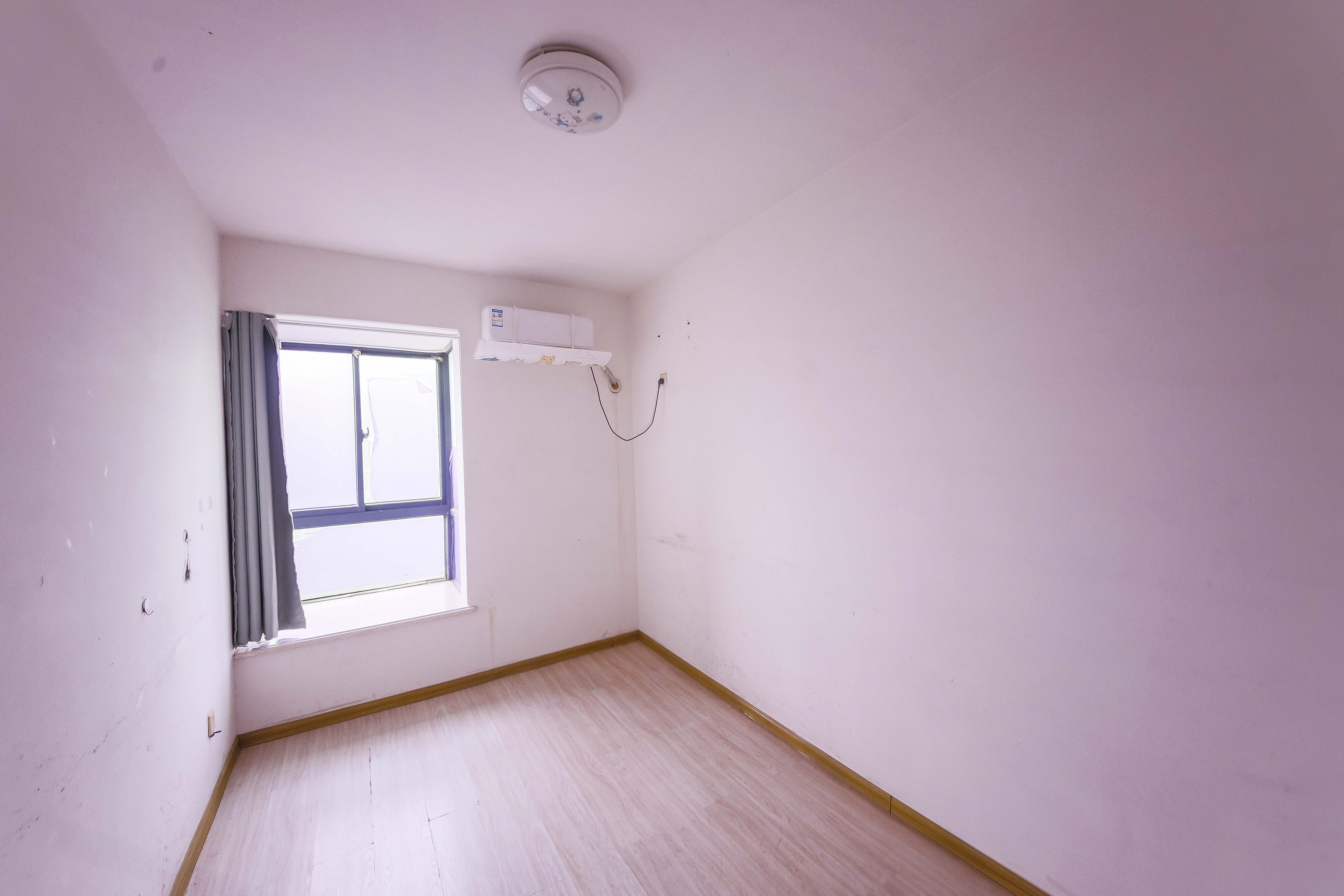 天城泰祥苑 4室2厅1卫 145.0万 天城泰祥苑 4室2厅1卫 145.0万卧室