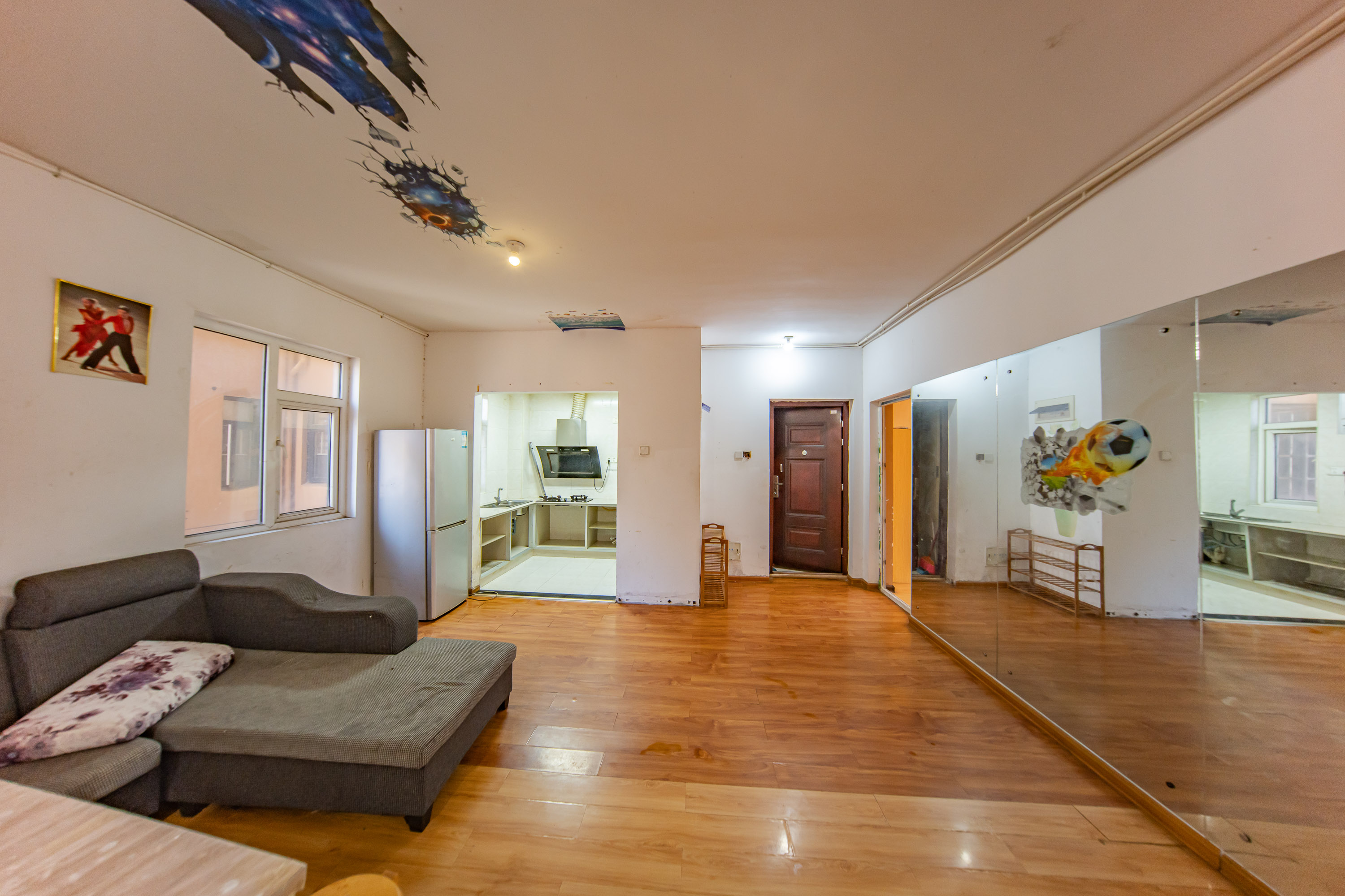 米兰春天 4室2厅2卫 79.5万 米兰春天 4室2厅2卫 79.5万客厅