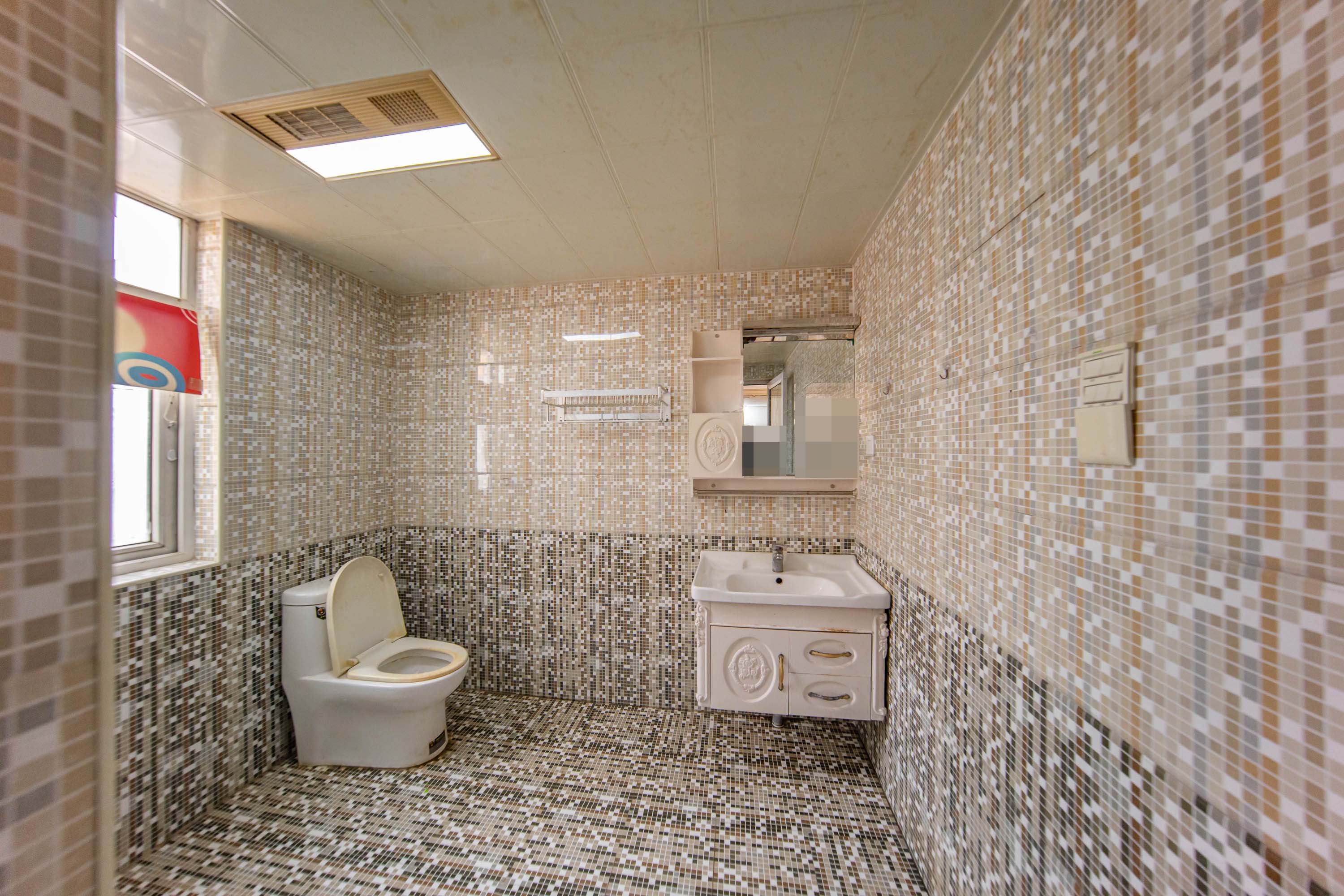 米兰春天 4室2厅2卫 79.5万 米兰春天 4室2厅2卫 79.5万卫生间