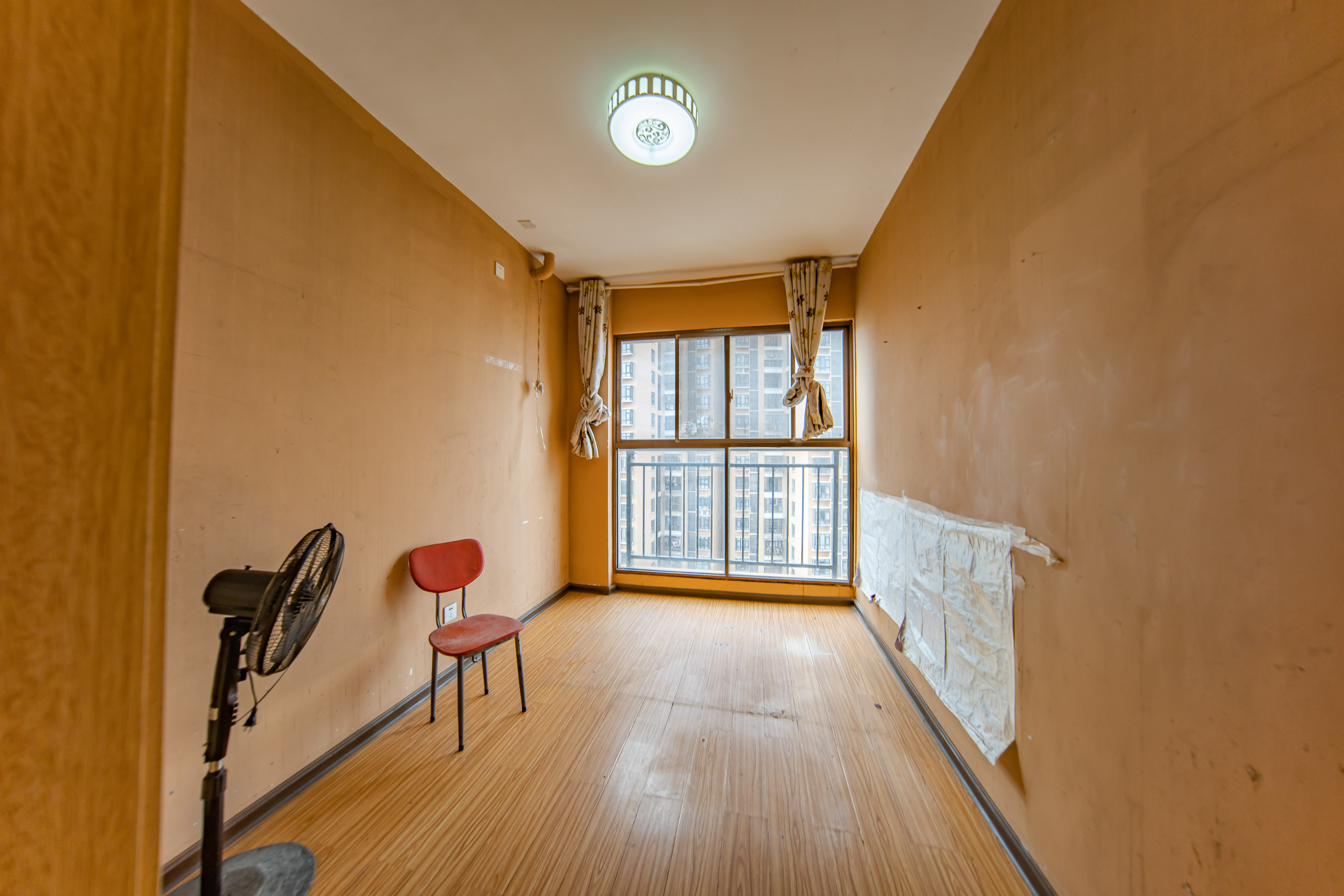 米兰春天 4室2厅2卫 79.5万 米兰春天 4室2厅2卫 79.5万卧室